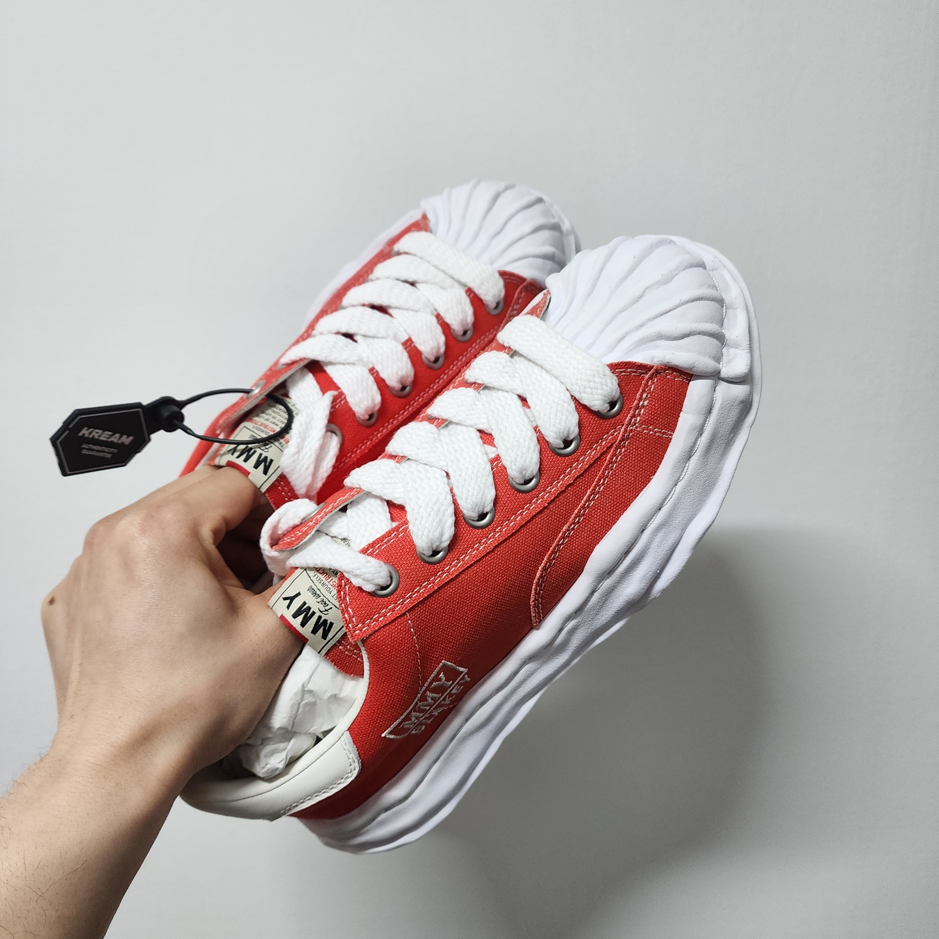 Maison Mihara Yasuhiro Blakey OG Sole Canvas Low-top Sneakers Orange 착용 스타일 - 2