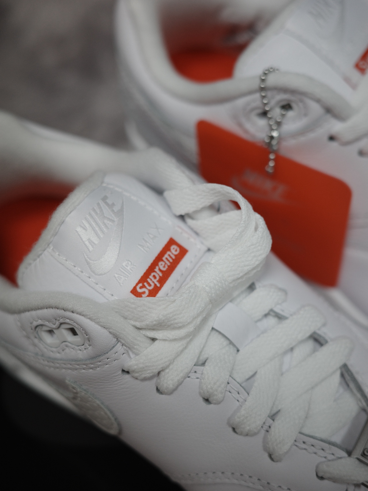 Nike x Supreme Air Max 1 '87 White - 25SS 착용 스타일 - 5