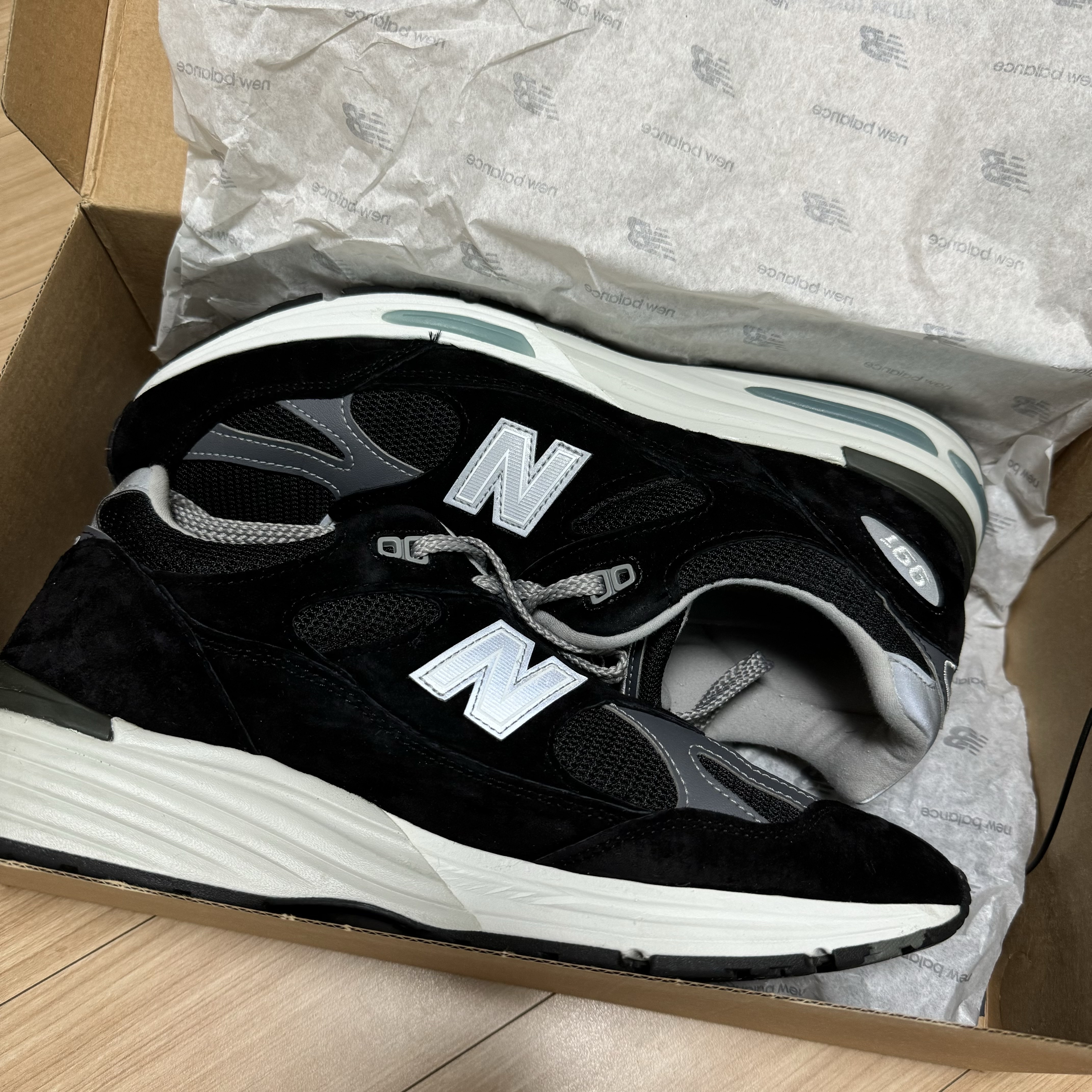 New Balance 991v2 Made in UK Black 착용 스타일