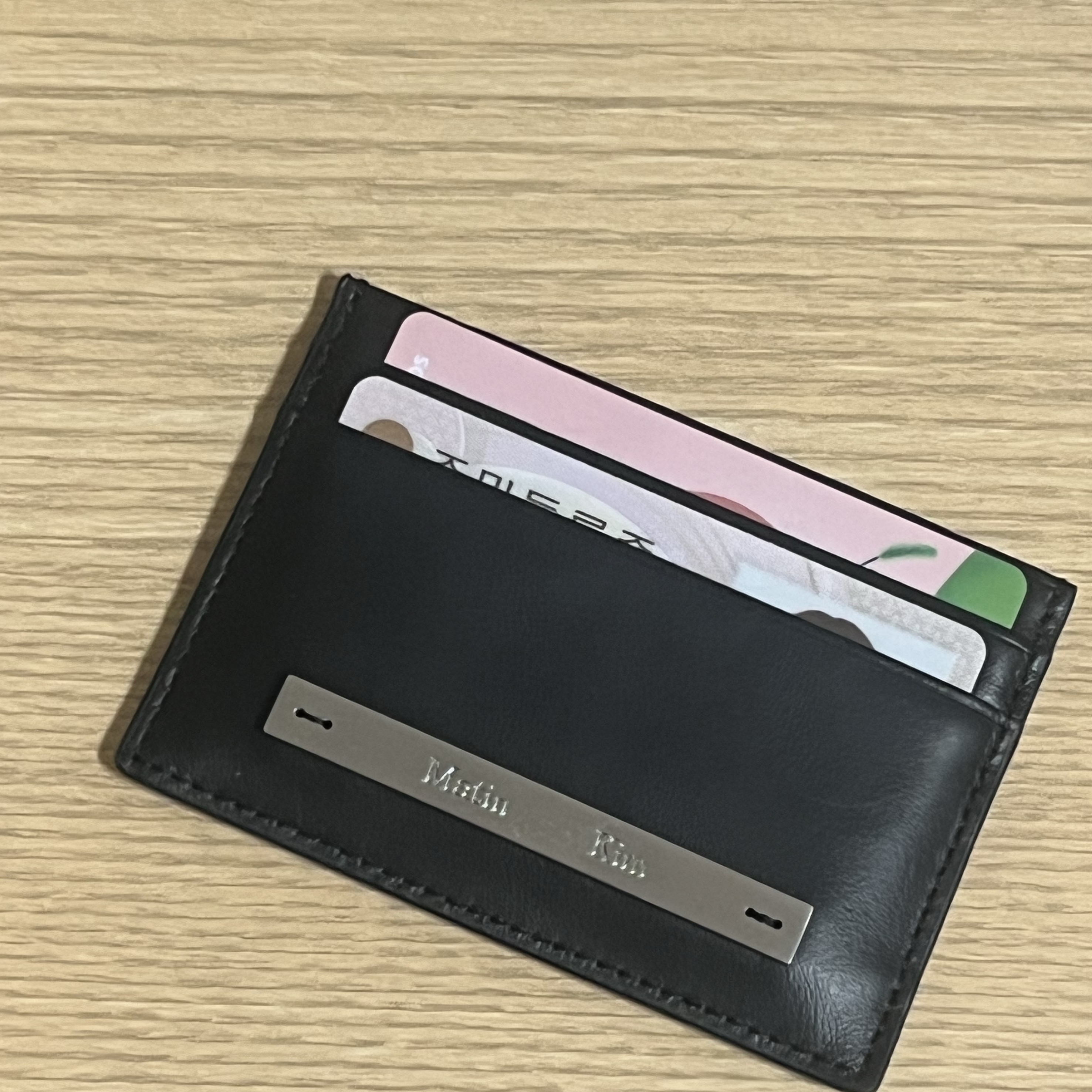 Matin Kim Vintage Card Wallet Black 착용 스타일