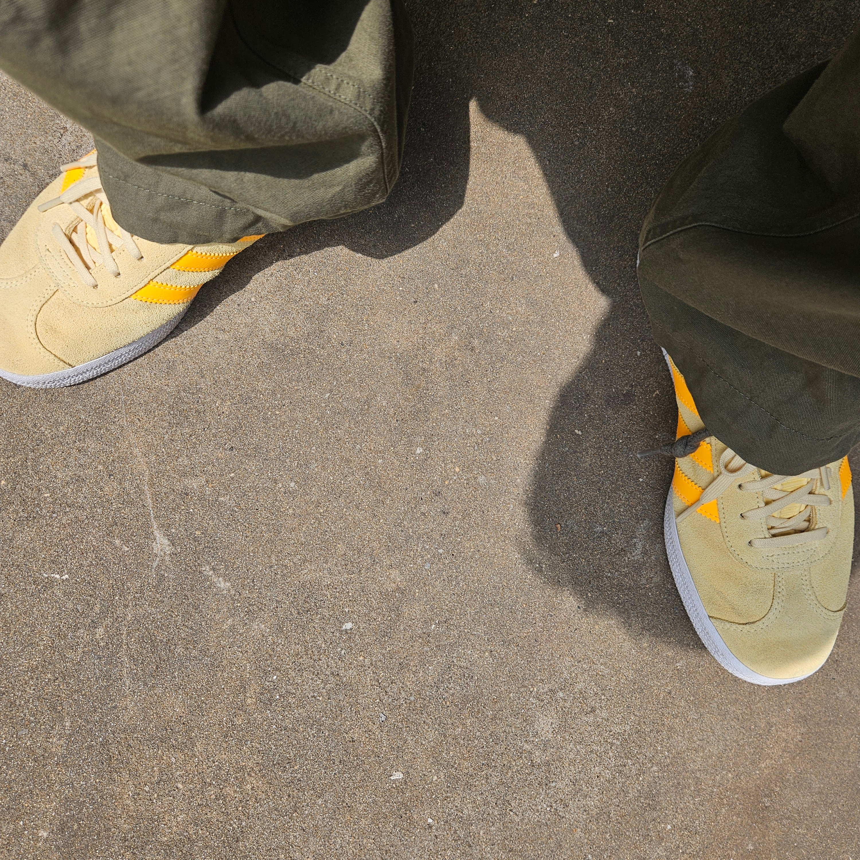 (W) Adidas Gazelle Almost Yellow Solar Gold 착용 스타일