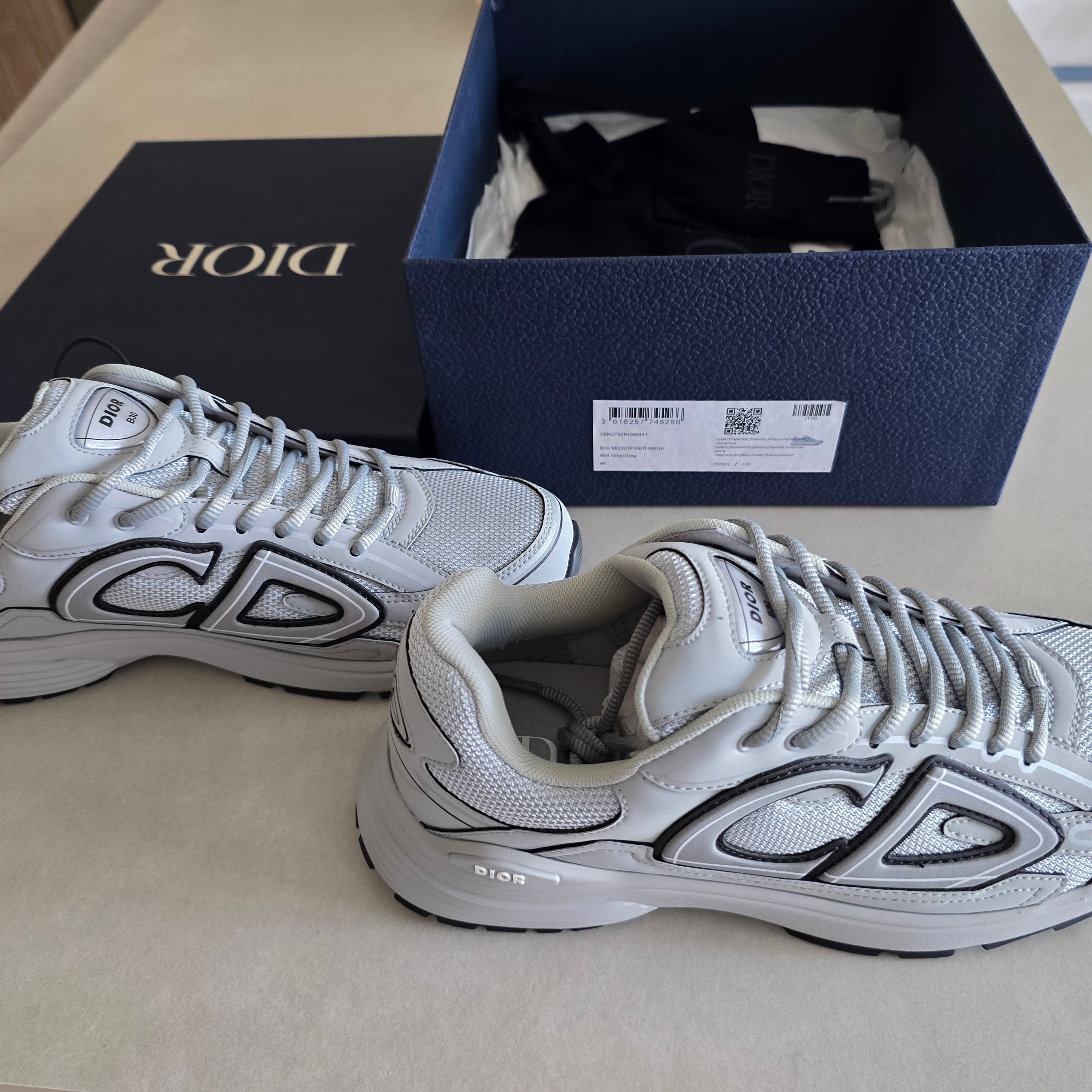 Dior B30 Sneakers Mesh Technical Fabric Grey 착용 스타일 - 2