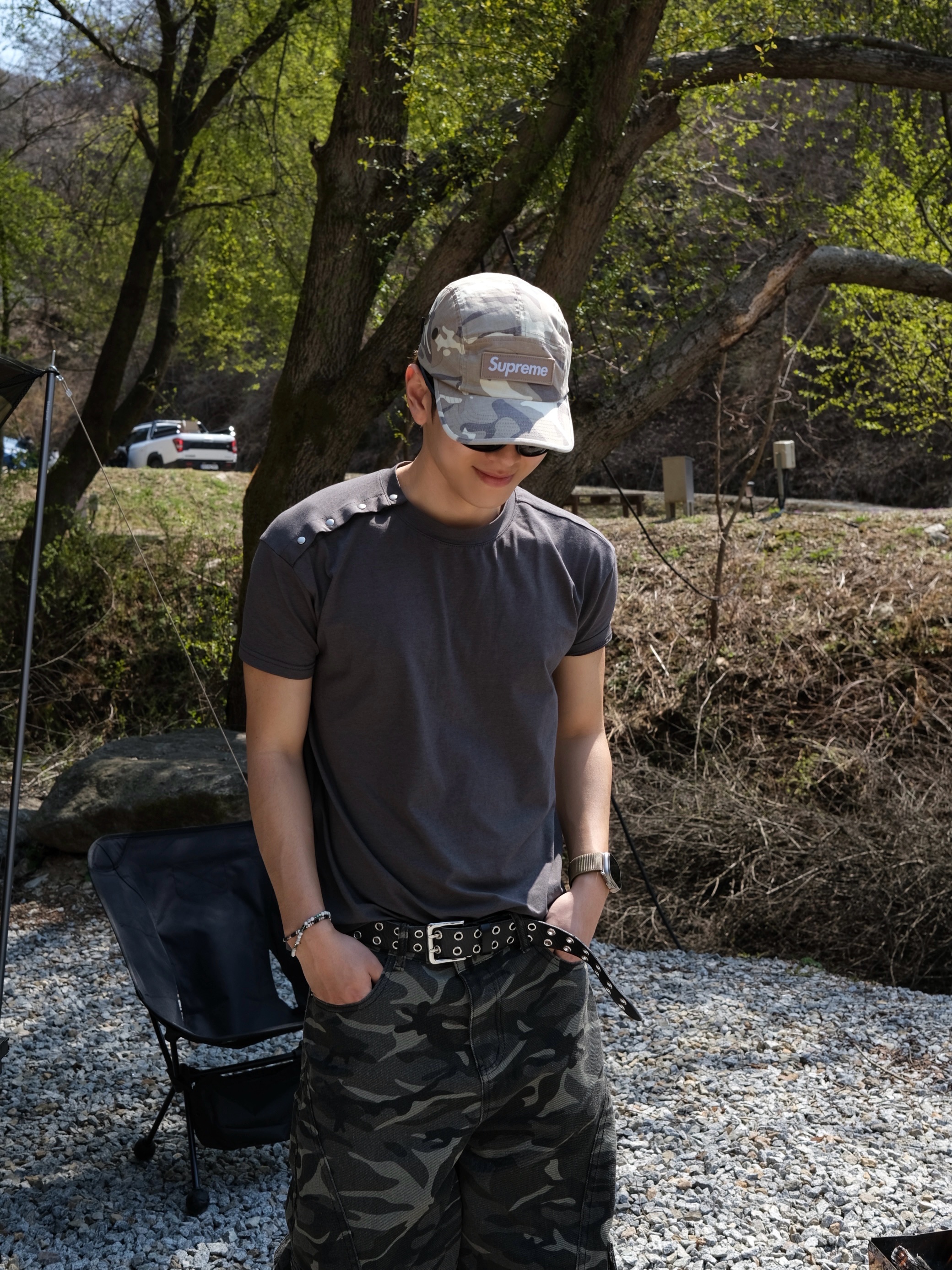 Supreme Military Camp Cap Stone Camo - 23SS, Oakley Eye Jacket Redux Matte Black Frame Prizm Grey Lenses High Bridge Fit 착용 스타일 - 3