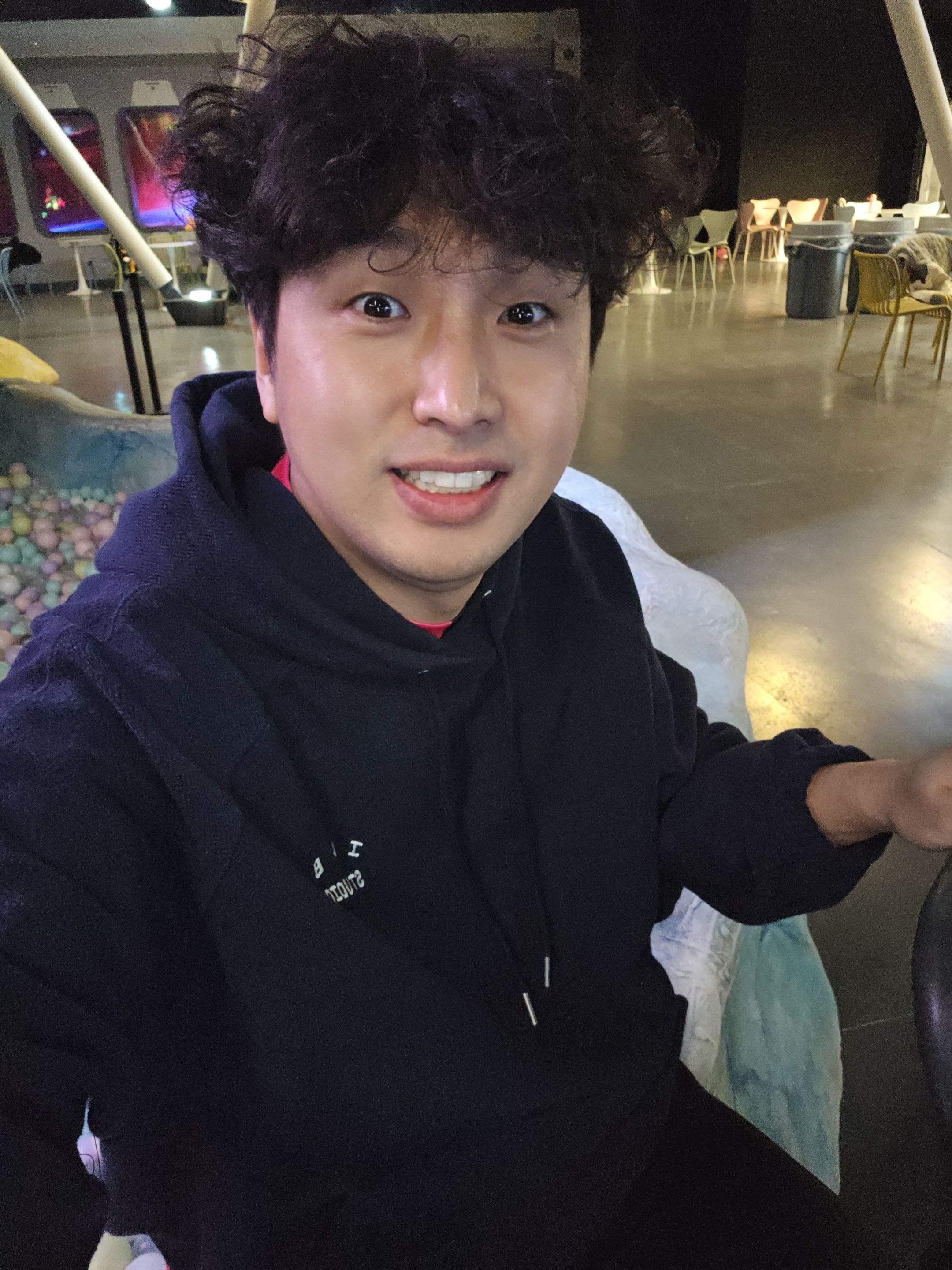 IAB Studio Herringbone Hoodie Navy White, IAB Studio Socks White Black (5 Pack) 착용 스타일