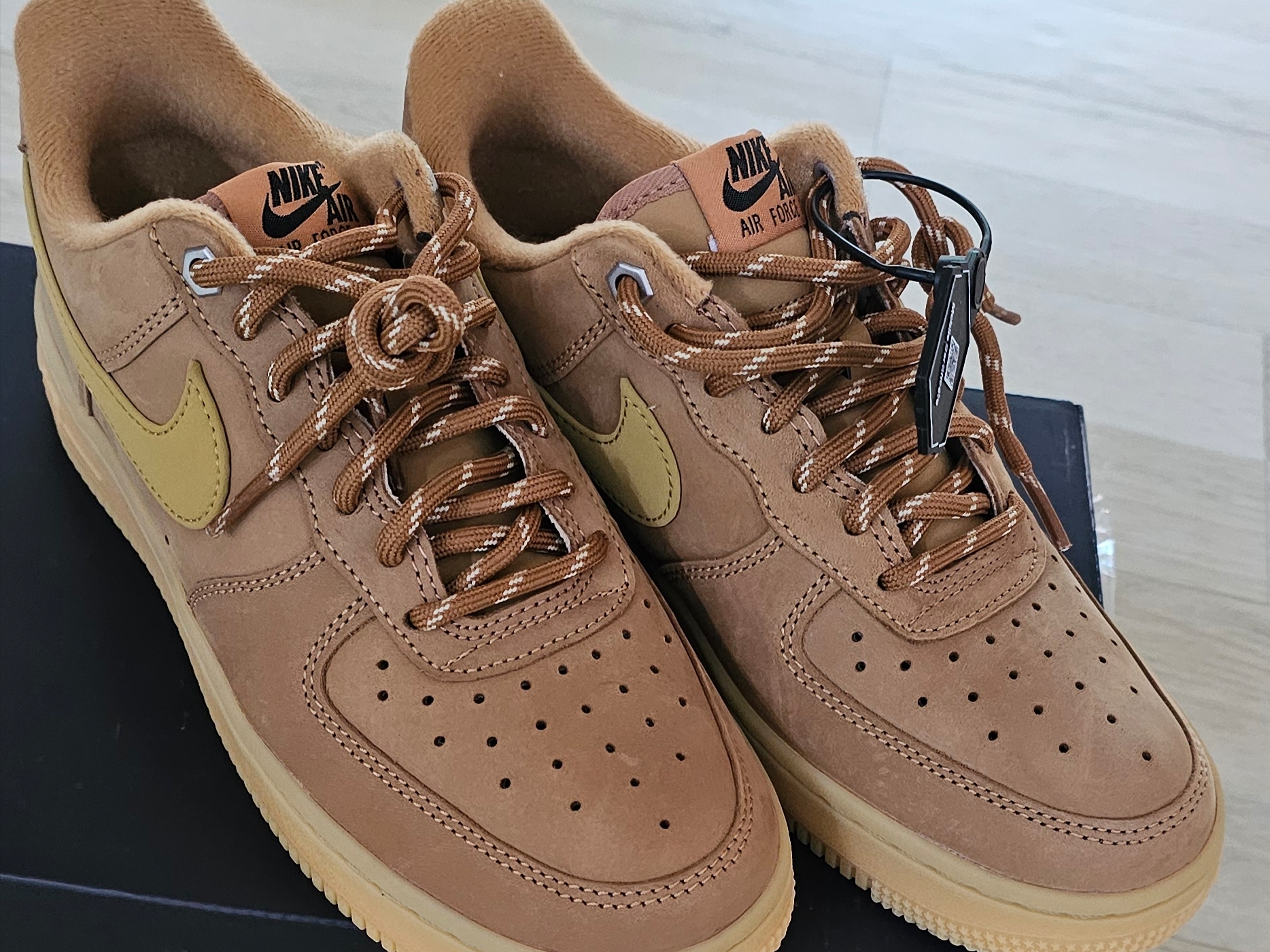 Nike Air Force 1 '07 WB Flax 착용 스타일