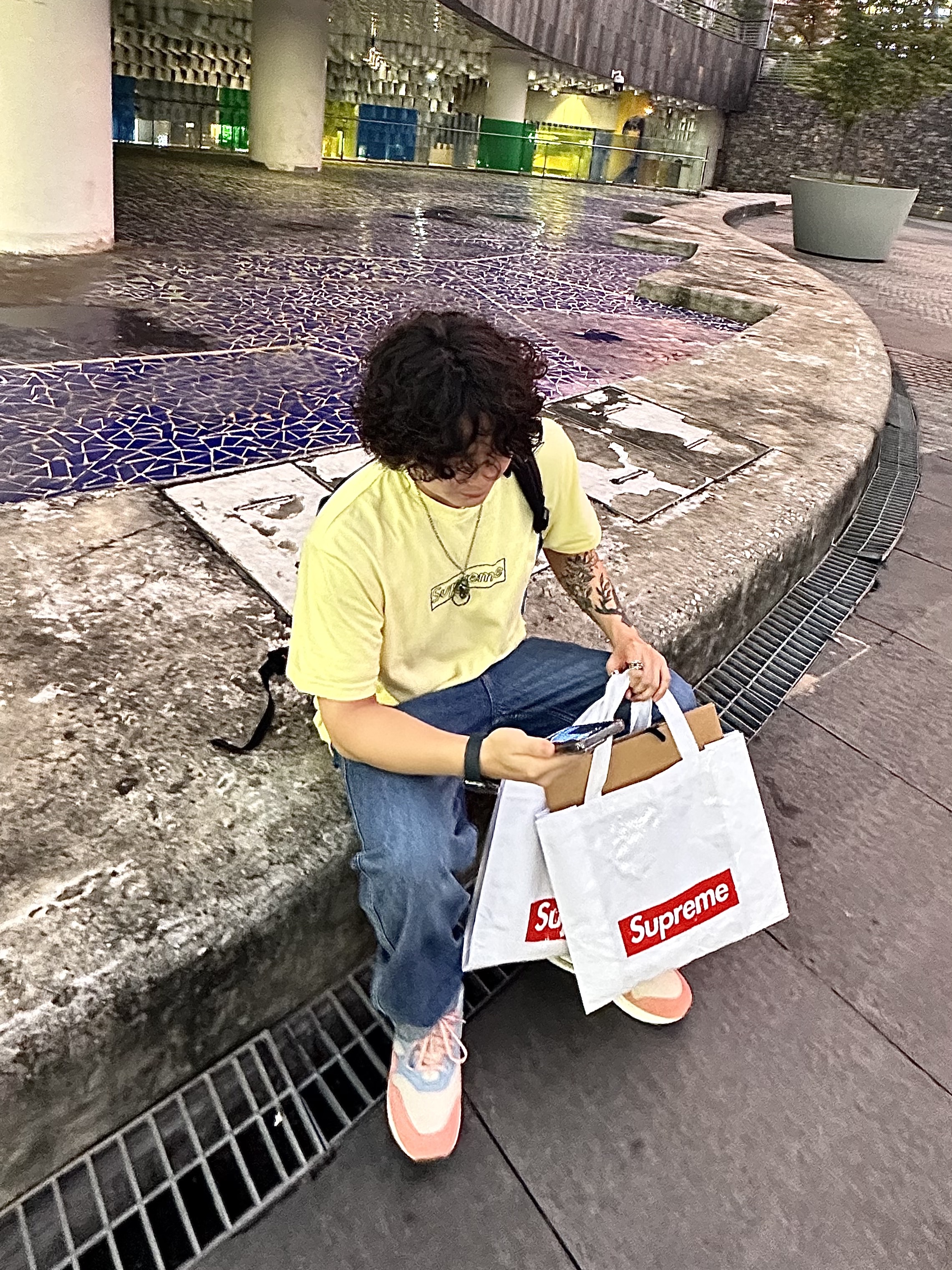 Nike Air Max 1 Light Madder Root and Worn Blue, Supreme x Kaws Chalk Logo T-Shirt Pale Yellow - 21SS 착용 스타일 - 1