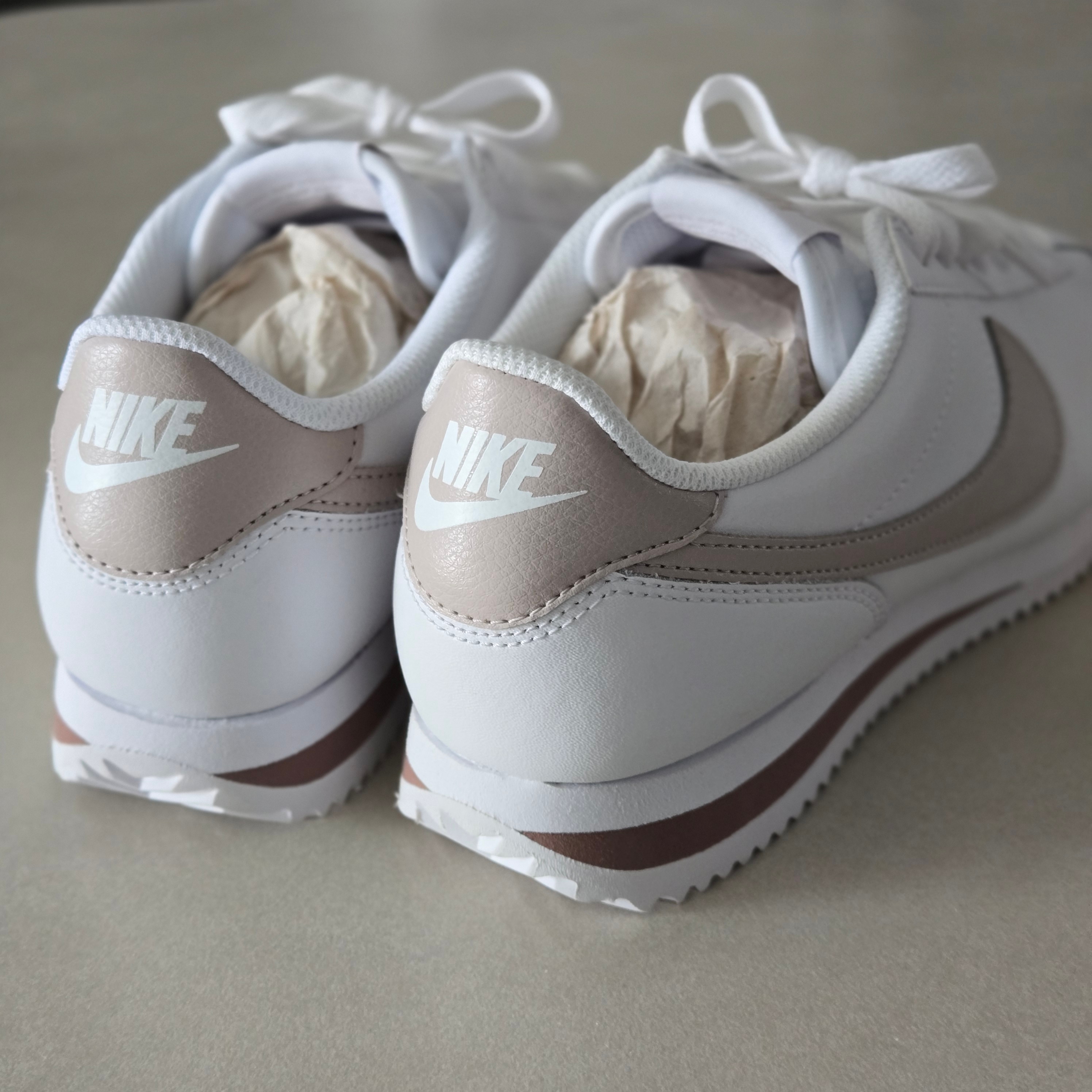 (W) Nike Cortez White Platinum Violet 착용 스타일