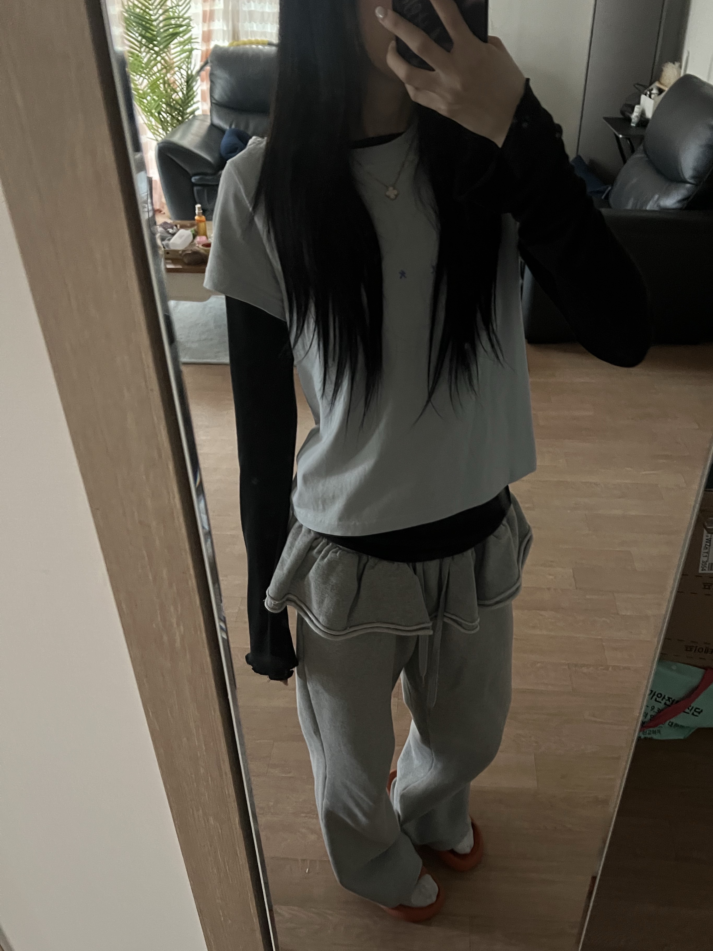 Sansan Gear Chan T-Shirt Ice Grey 착용 스타일