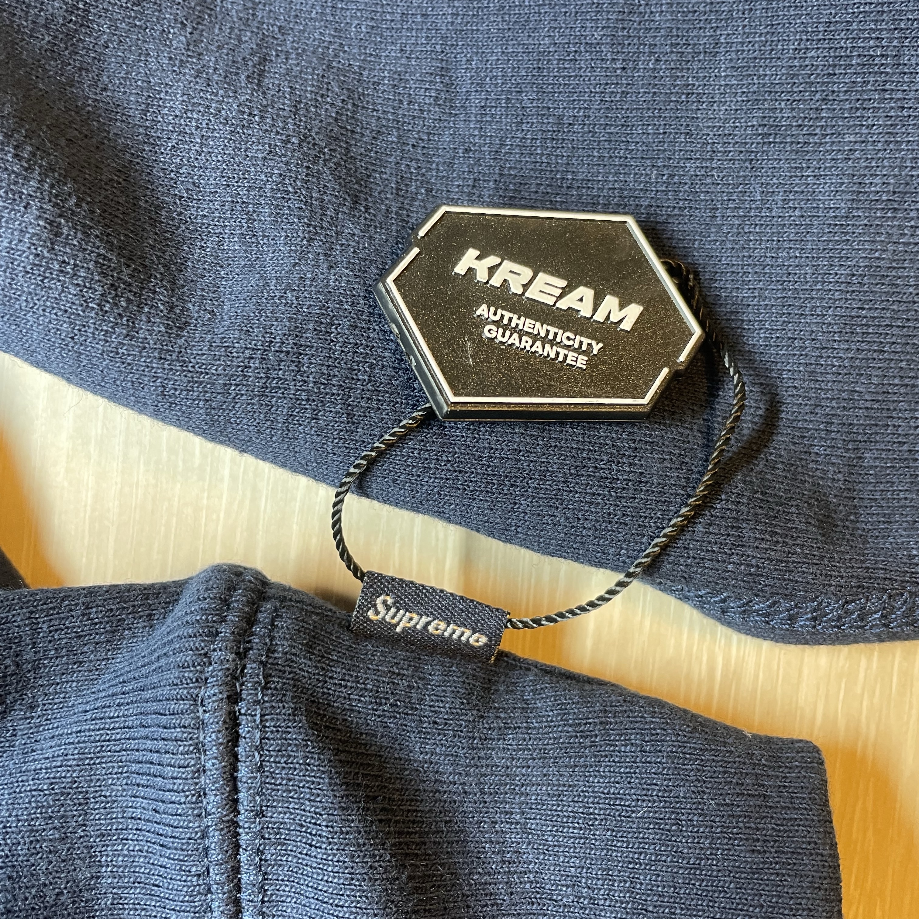 Supreme Box Logo Hooded Sweatshirt Navy - 24FW 착용 스타일 - 2