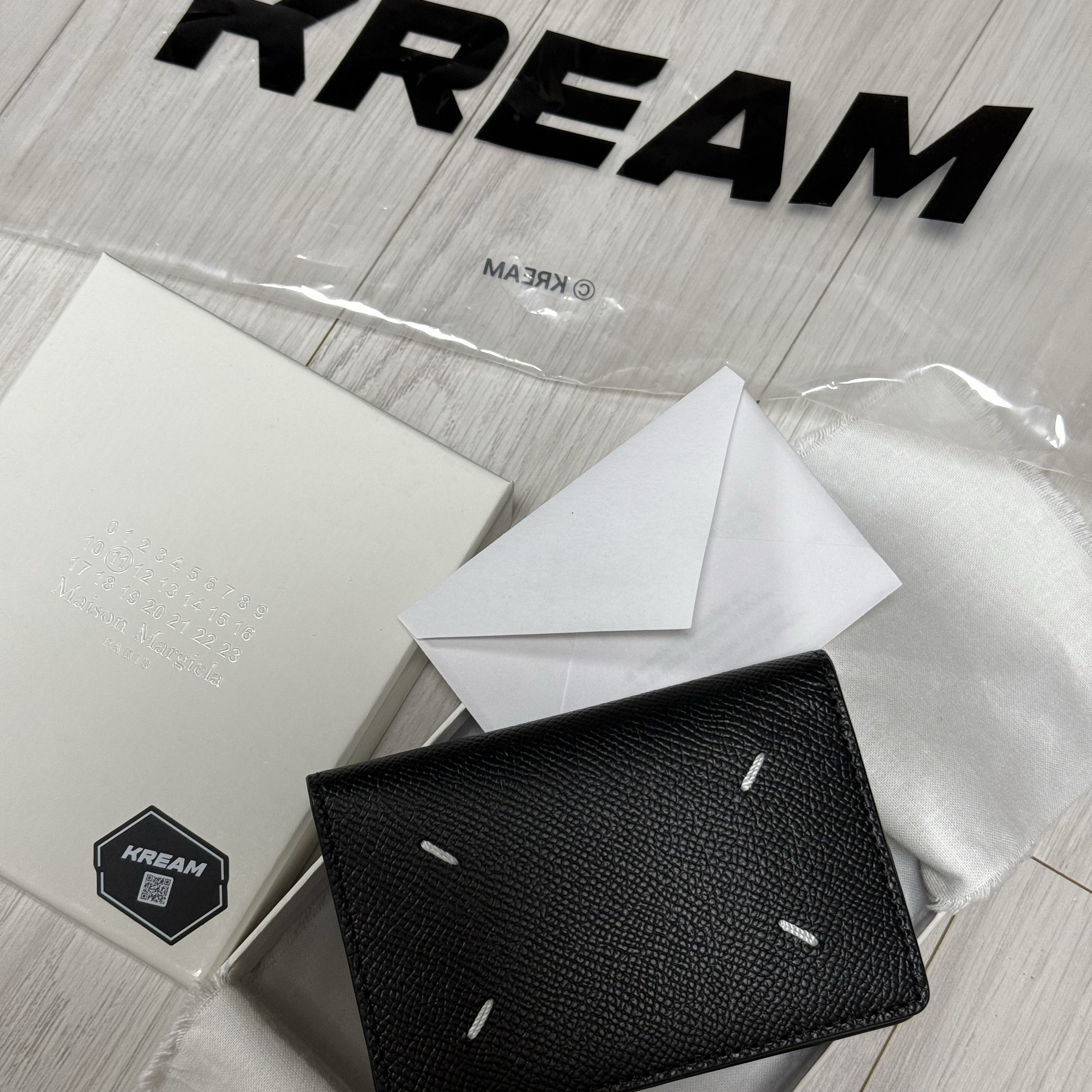 Maison Margiela Leather Bi-Fold Card Holder Black 착용 스타일 - 2