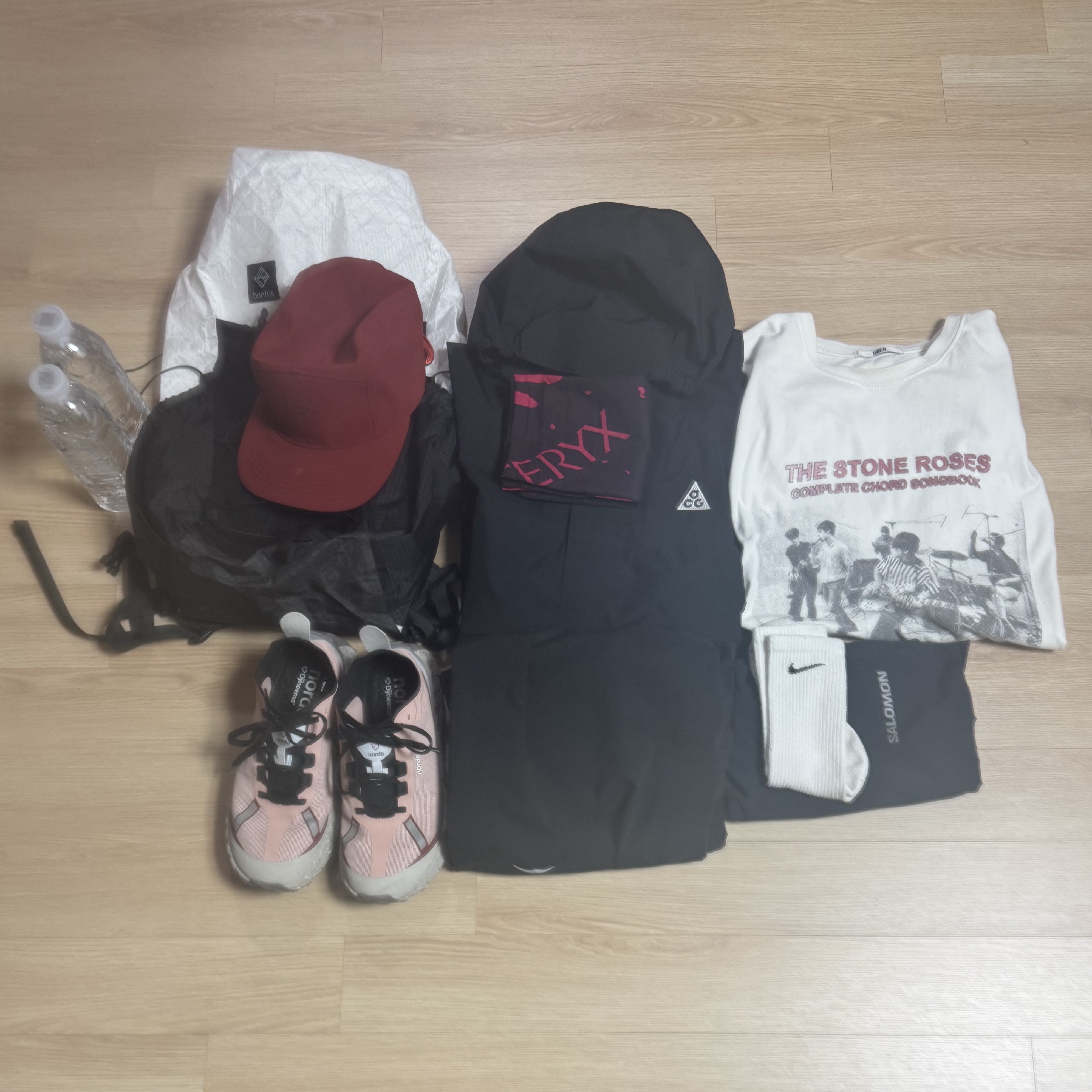 Norda 001 LTD Edition Axolotl, Arc'teryx Calidum 5 Panel Cap Bordeaux 착용 스타일 - 6