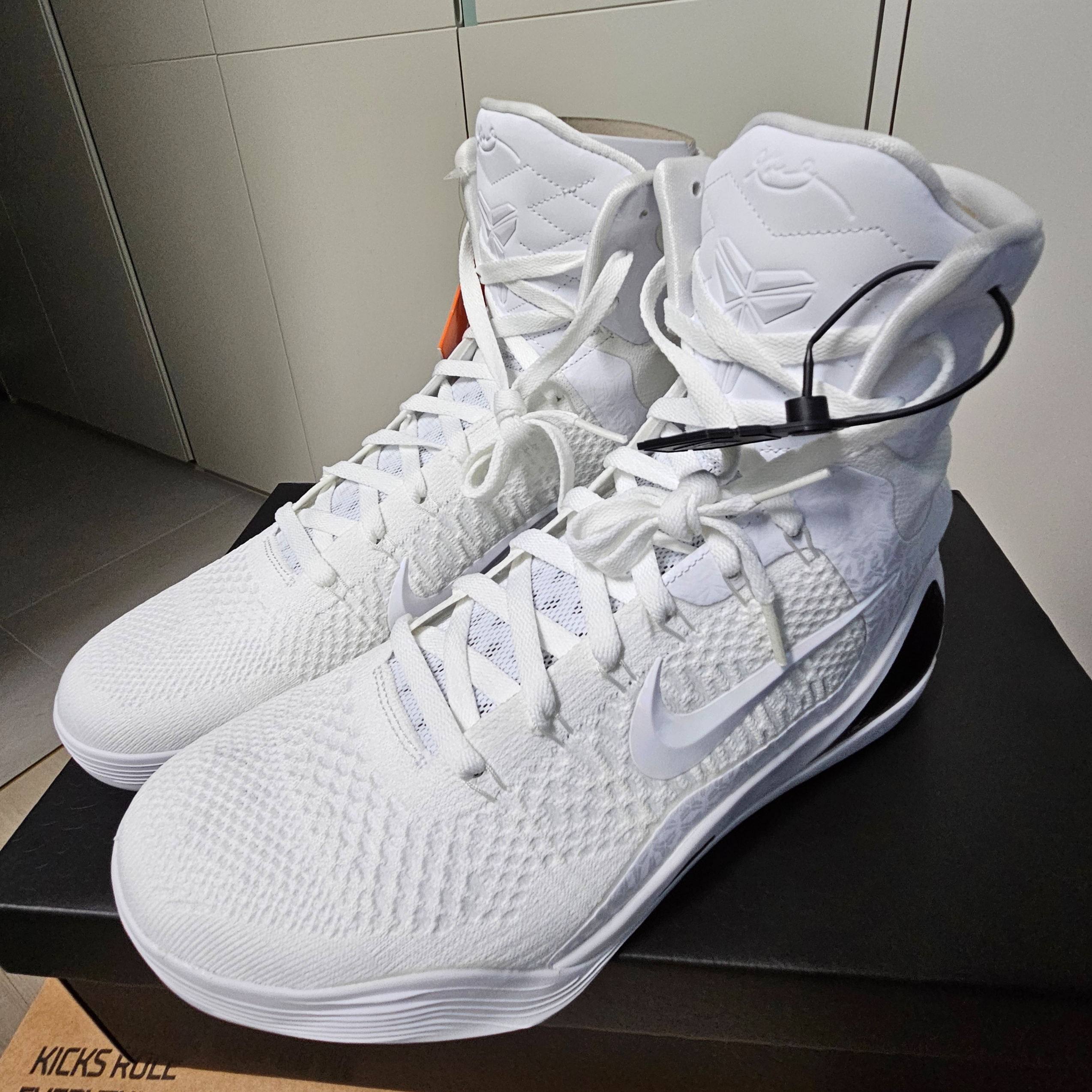 Nike Kobe 9 Elite High Protro Halo 착용 스타일