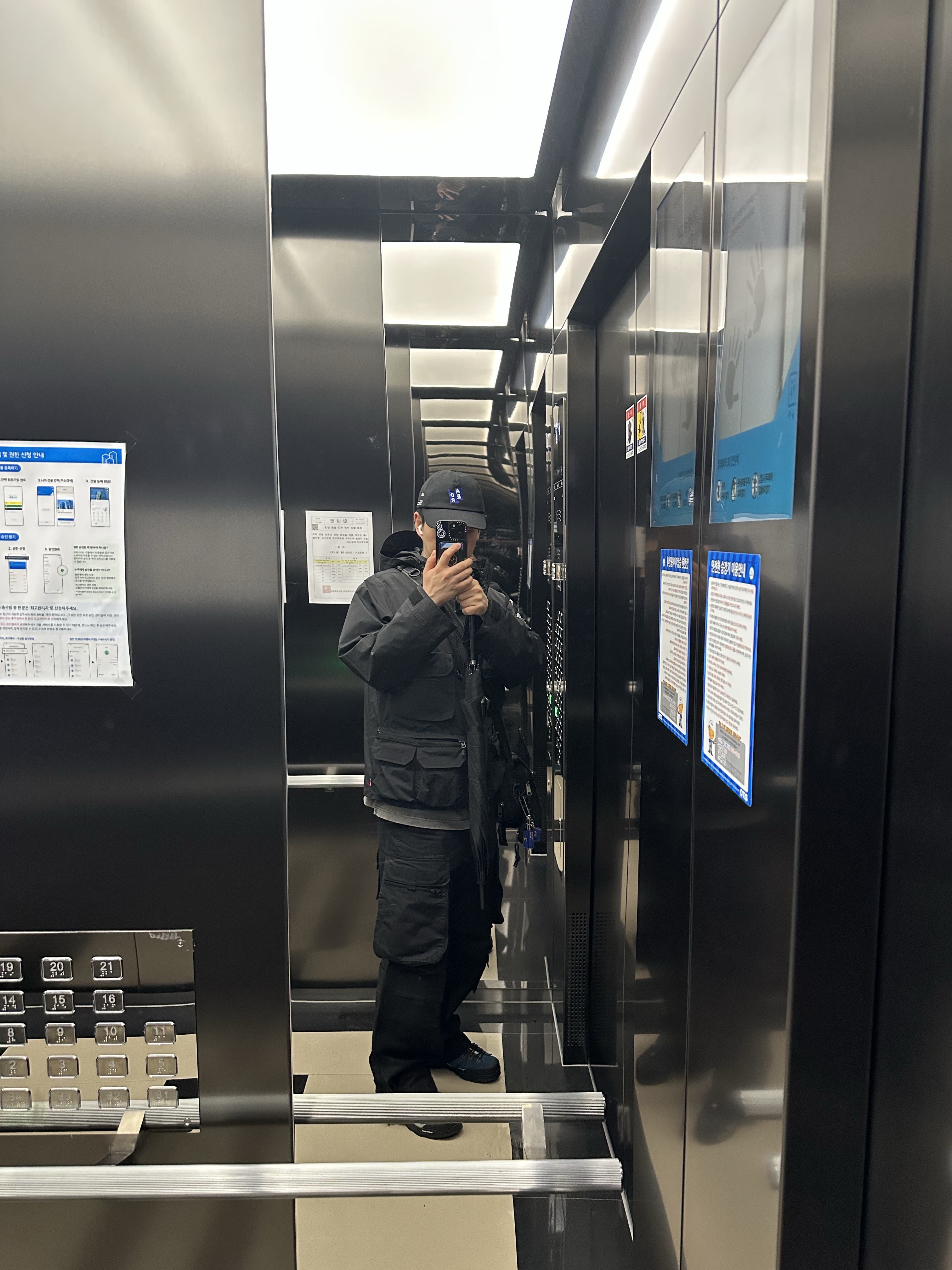 Supreme x The North Face Cargo Jacket Black - 20SS, Salomon x The Broken Arm X-Desalpes GTX for TBA Blue 착용 스타일 - 1