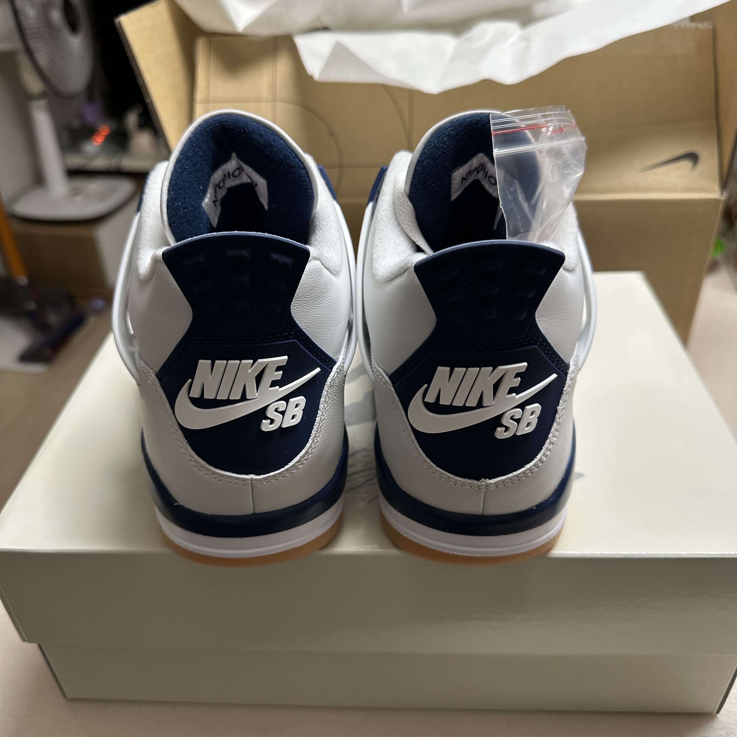 Jordan 4 x Nike SB Retro SP Navy 착용 스타일 - 3