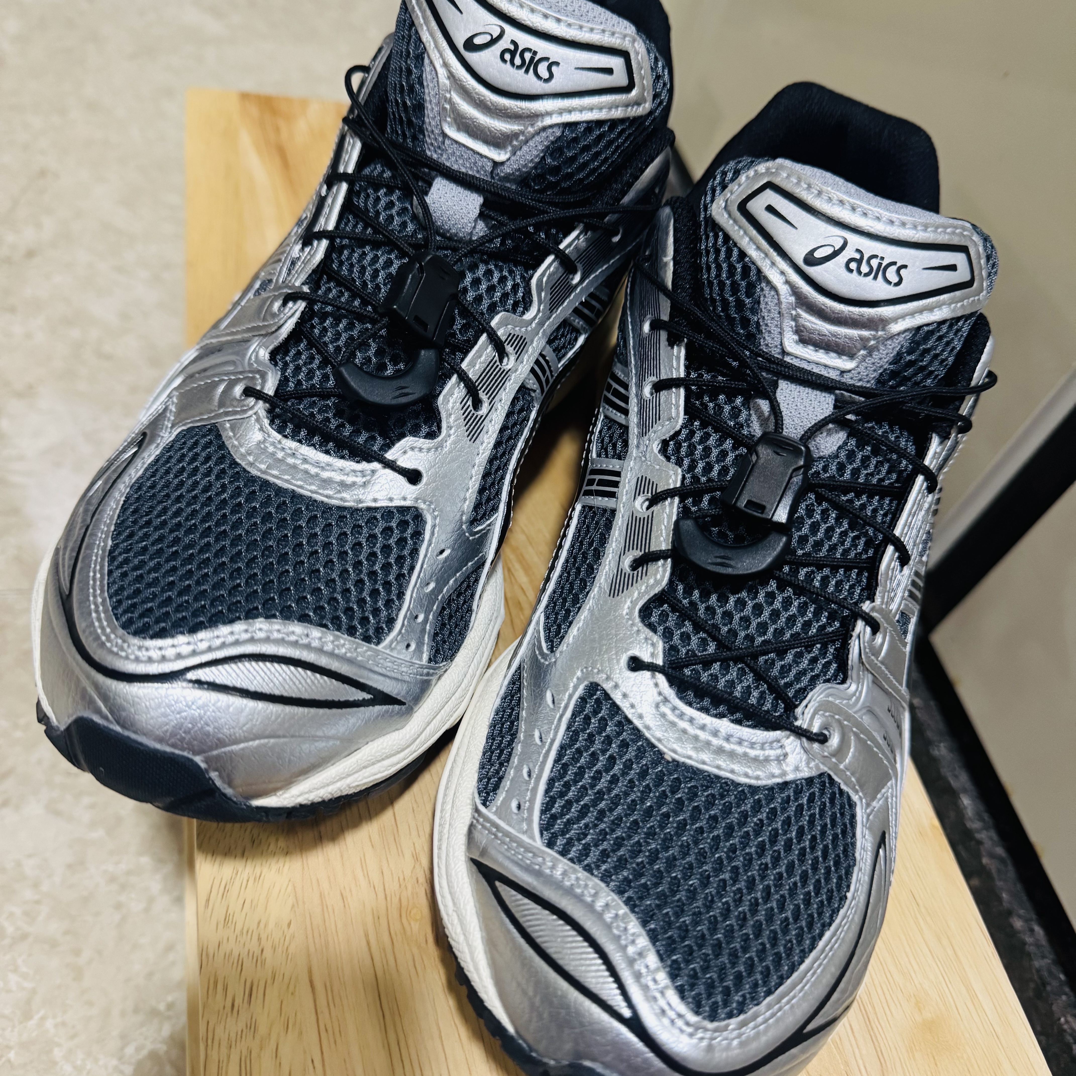 Asics Unlimited Gel-Kayano 14 Carrier Grey Black 착용 스타일