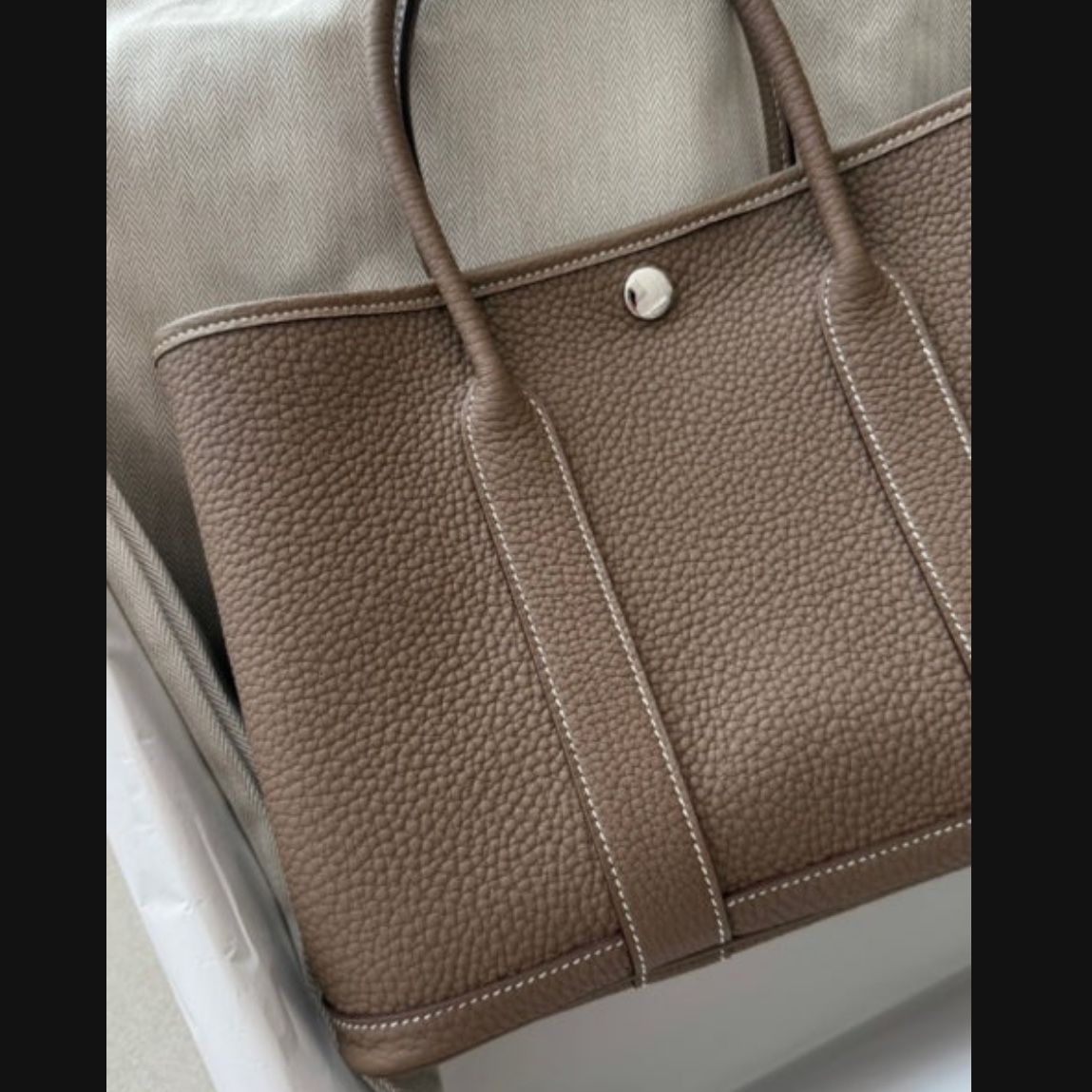 Lemaire Fortune Croissant Bag Soft Grained Leather Dusty Khaki, Lemaire Fortune Croissant Bag Soft Nappa Leather Black 착용 스타일 - 4
