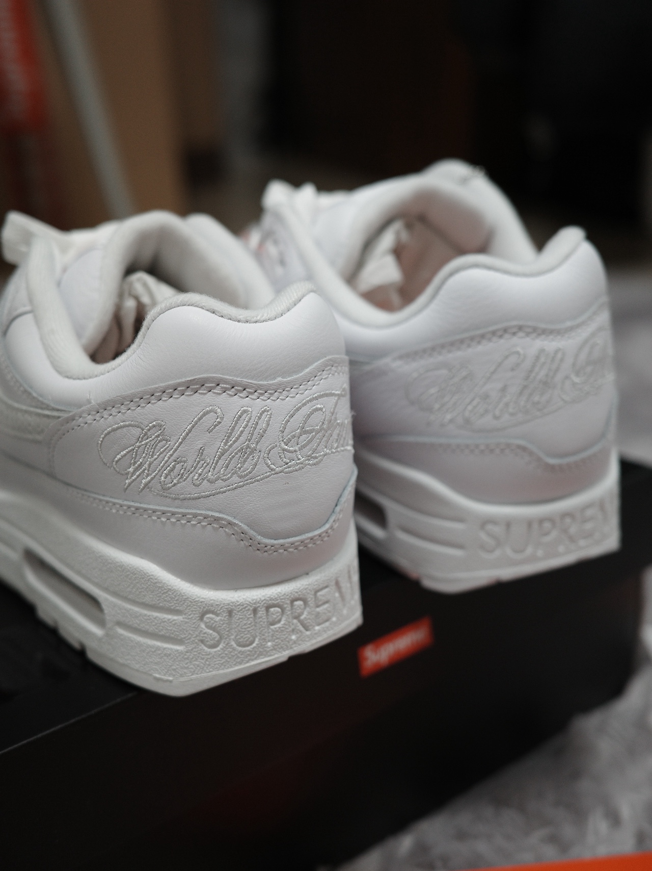 Nike x Supreme Air Max 1 '87 White - 25SS 착용 스타일 - 7