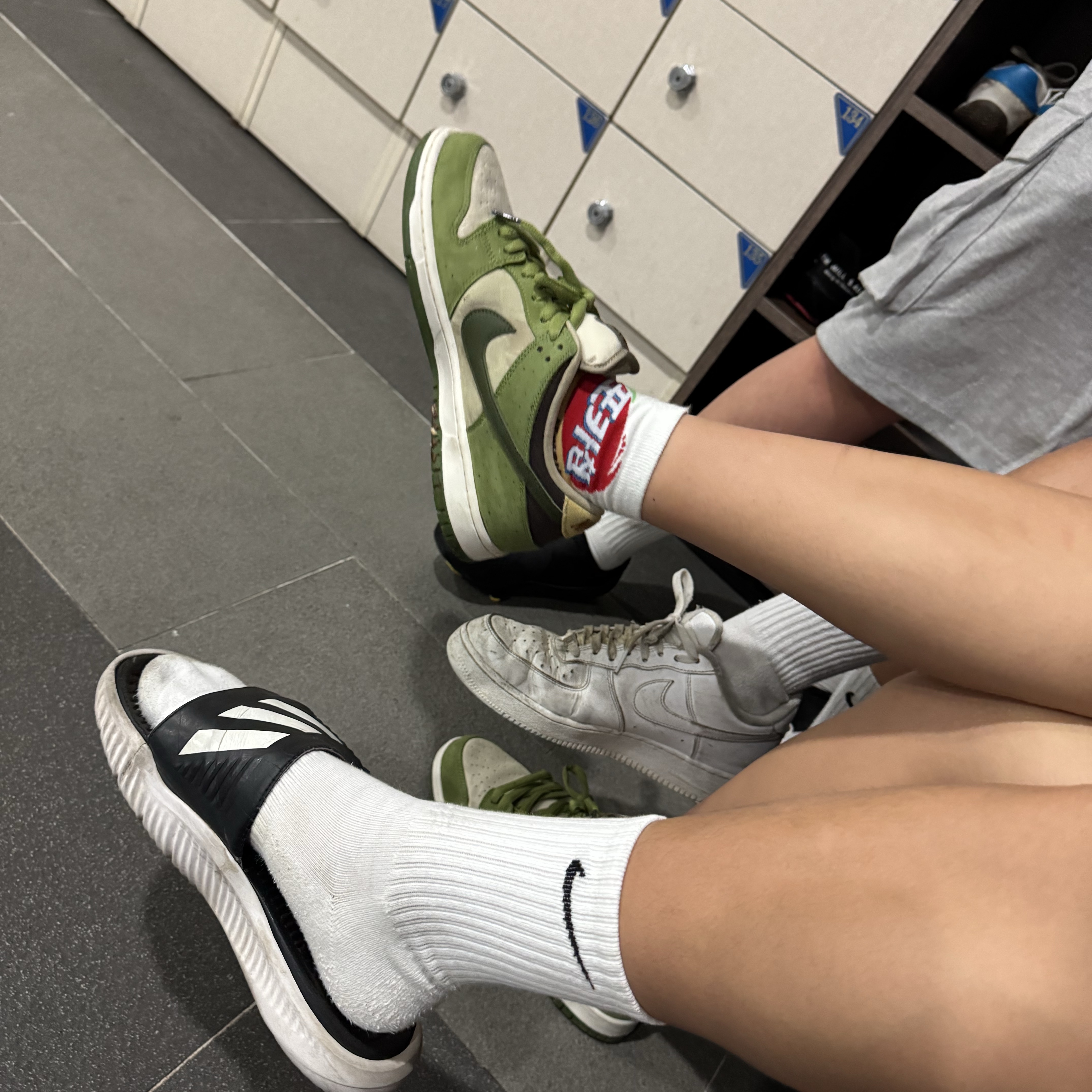 Nike x Yuto Horigome SB Dunk Low Matcha, Adidas Alphabounce Slide Core Black Cloud White 착용 스타일
