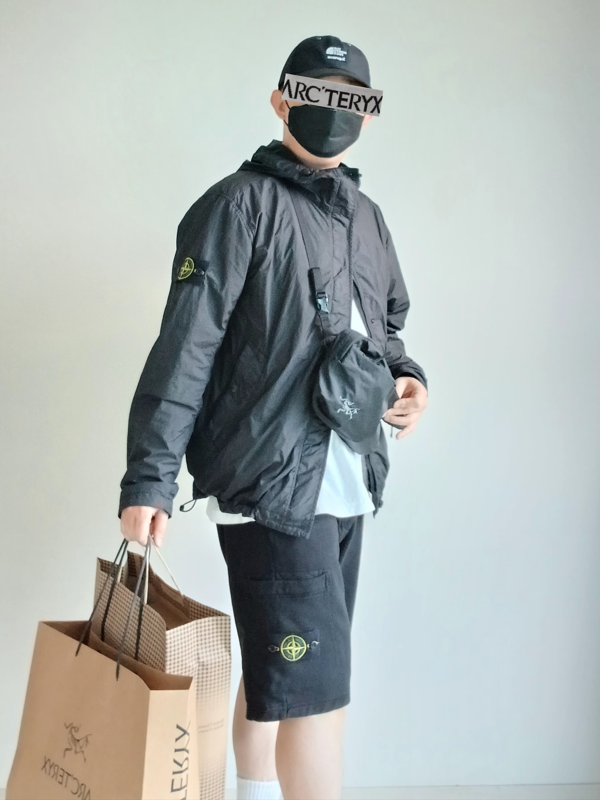 Supreme x The North Face Split 6-Panel Black - 24SS, Stone Island S0A23 Crinkle Reps R-NY Wind Resistant Anti-Drop Hooded Jacket - 25SS 착용 스타일 - 1