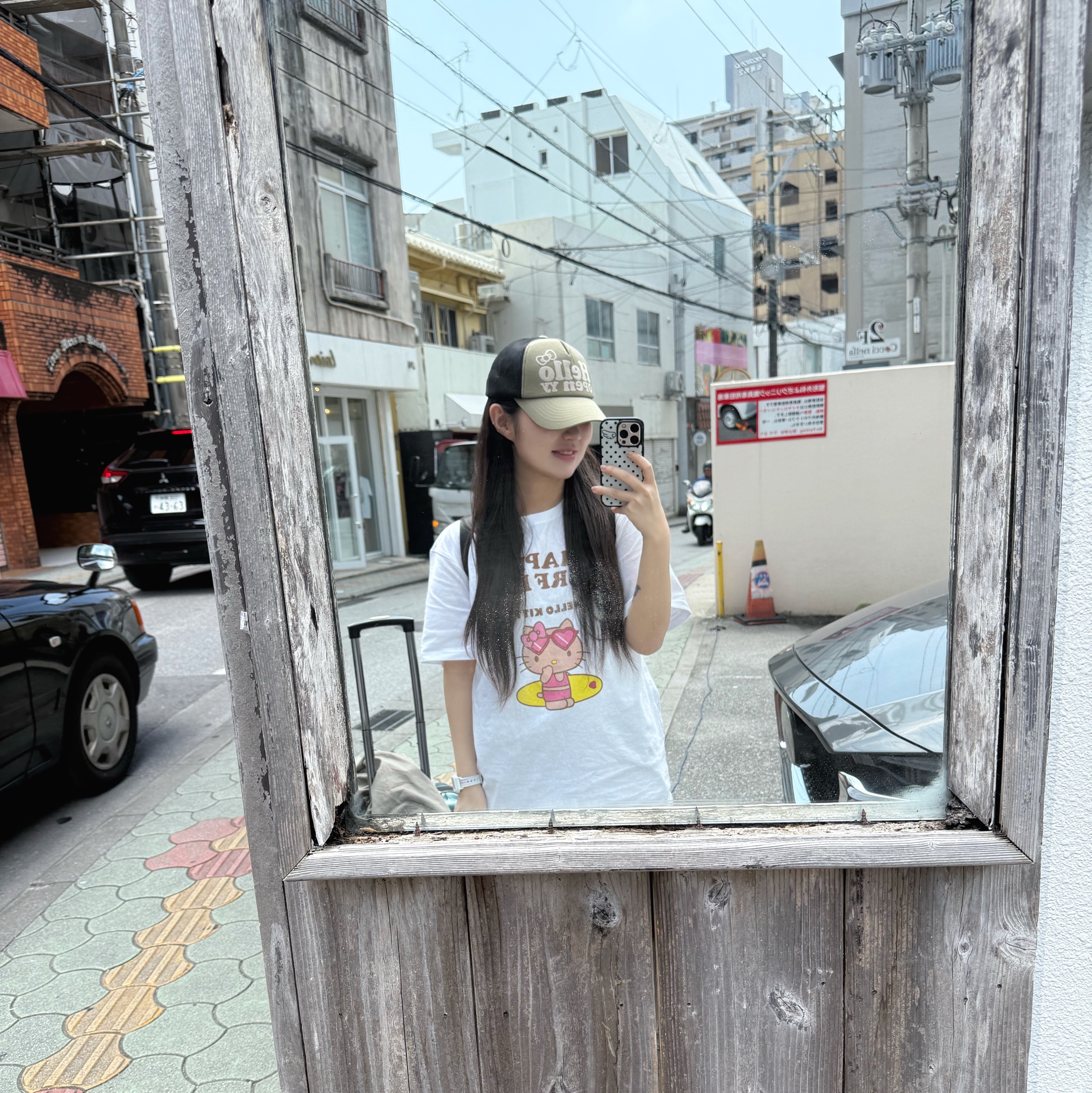 Open Yy x Hello Kitty Hello Trucker Cap Khaki 착용 스타일