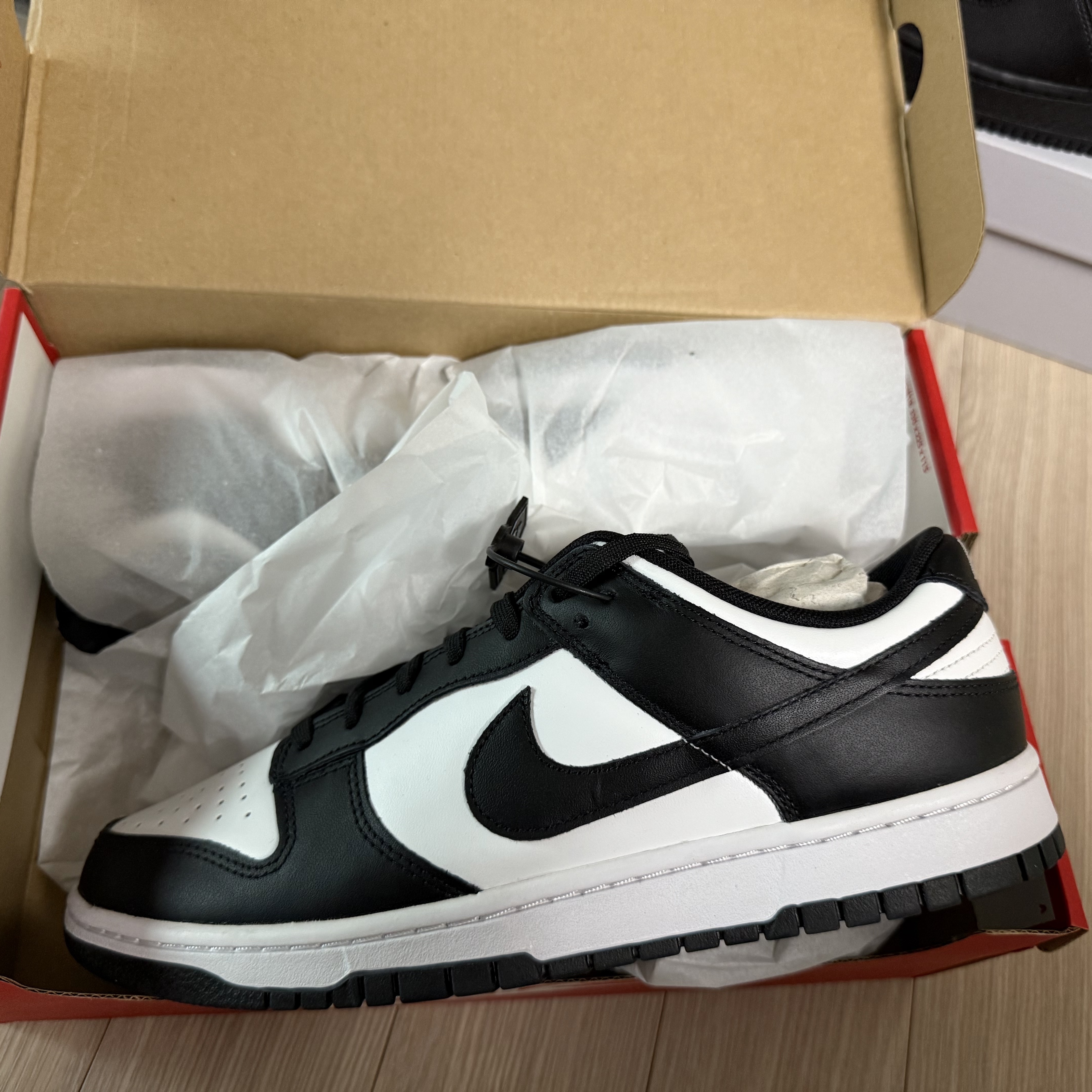 Nike Dunk Low Retro Black 착용 스타일 - 2