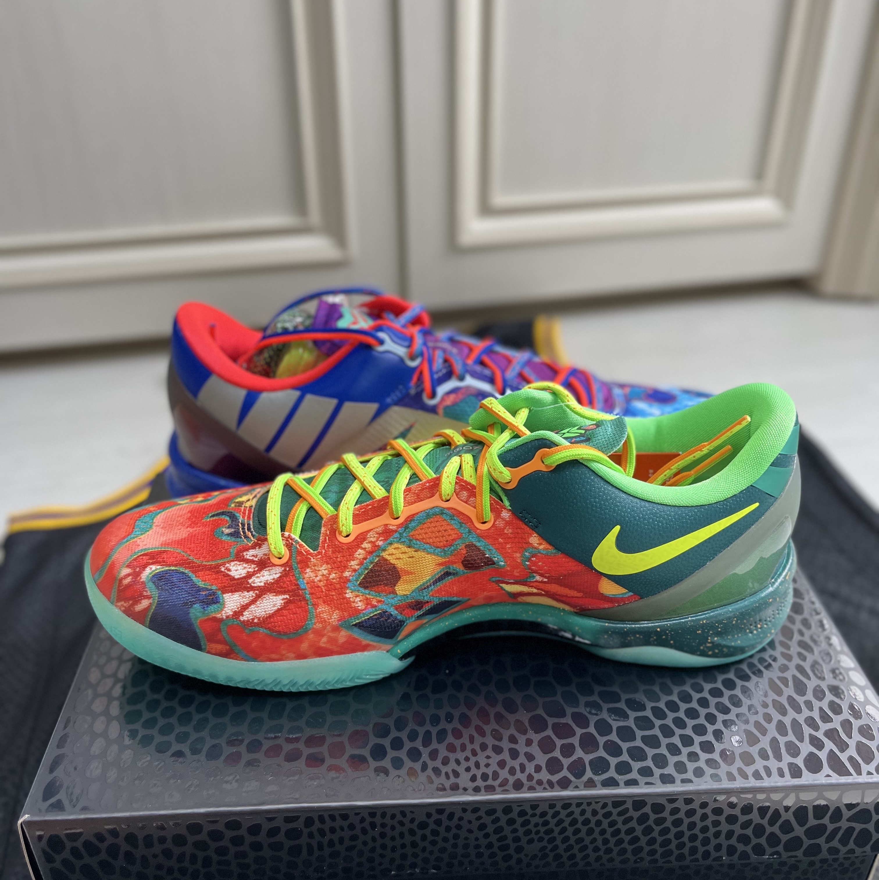 Nike Kobe 8 Protro What the Kobe, Nike Kobe Bryant LA Lakers City Edition Swingman Jersey Black (FN7297-010) 착용 스타일 - 4