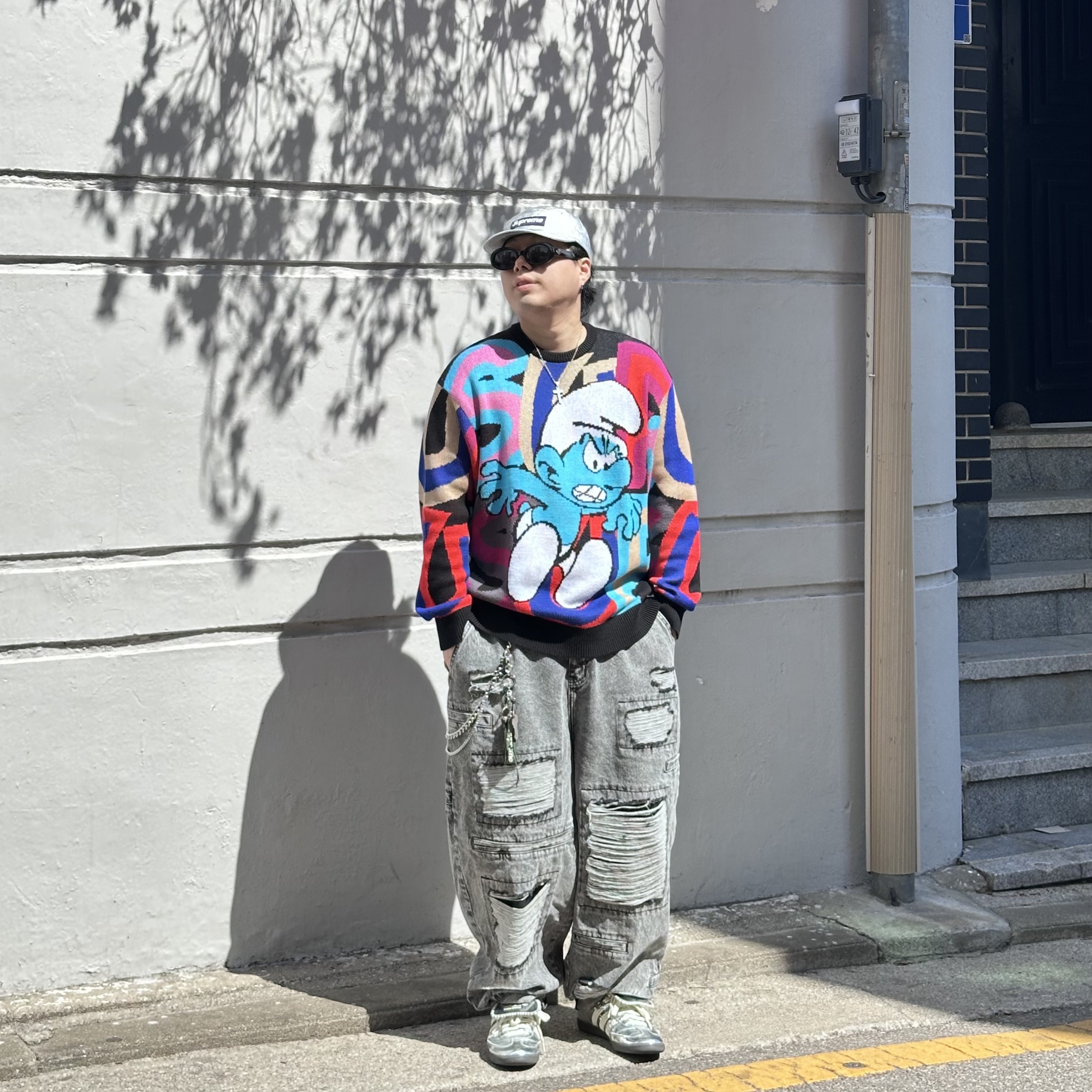 Supreme Smurfs Sweater Black - 20FW, Supreme Washed Chino Twill Camp Cap Silver - 25SS 착용 스타일 - 4