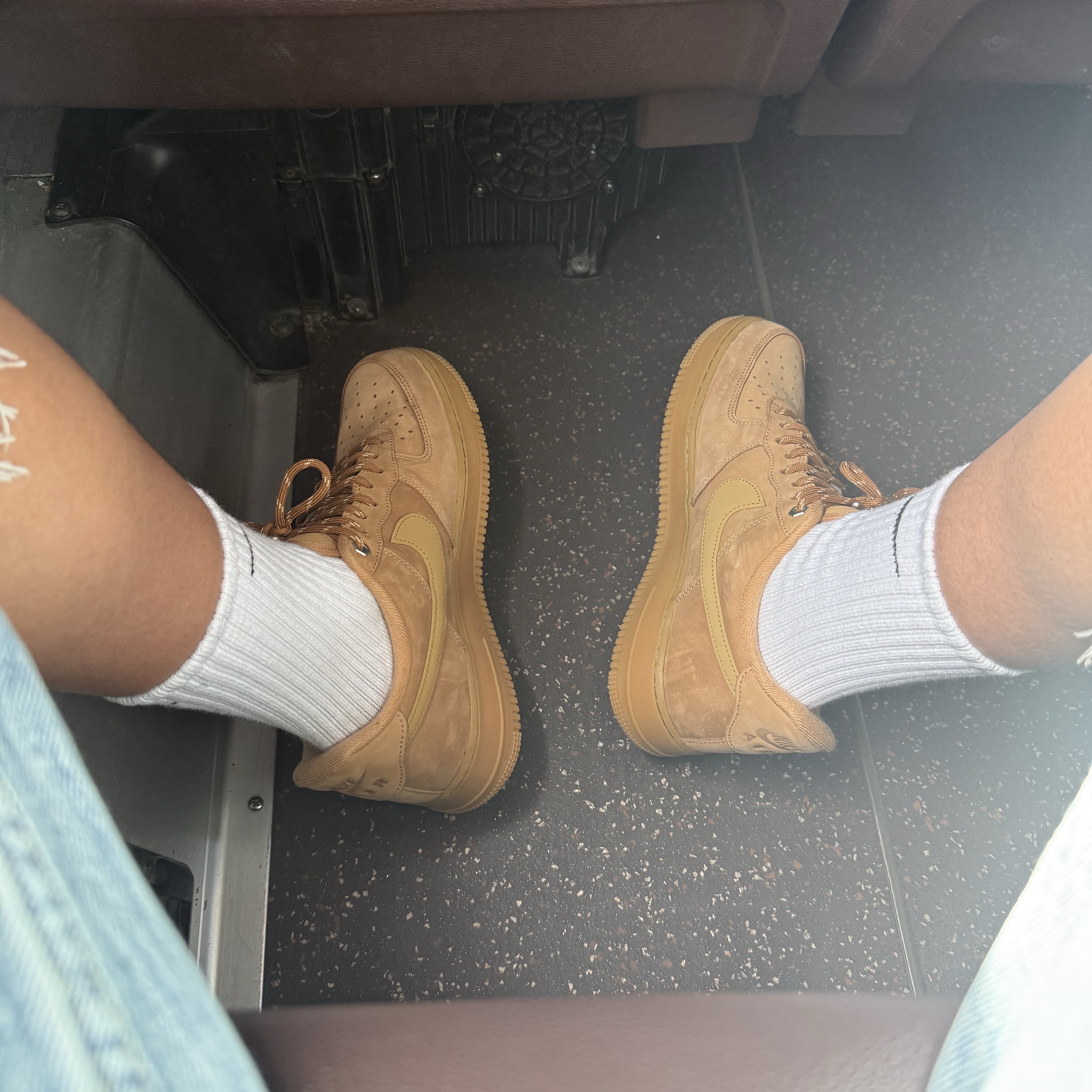 Nike Air Force 1 '07 WB Flax 착용 스타일