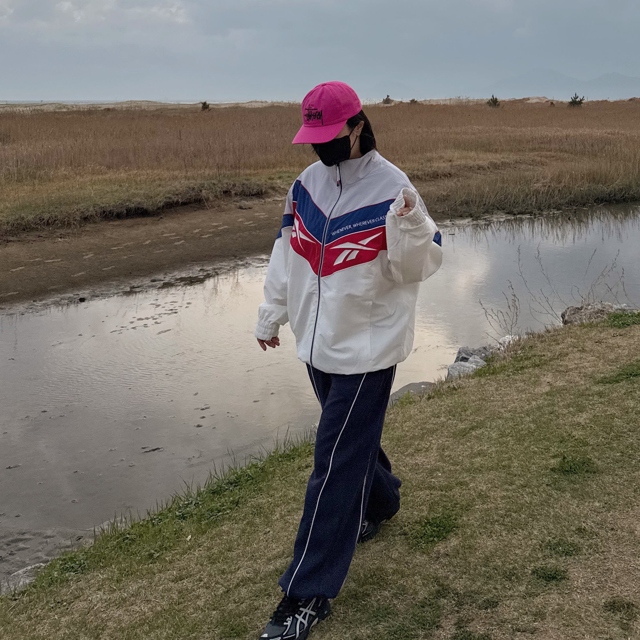 Reebok Twin Vector Windbreaker Off White, Stussy Low Profile Big Basic Snapback Pink 착용 스타일 - 2