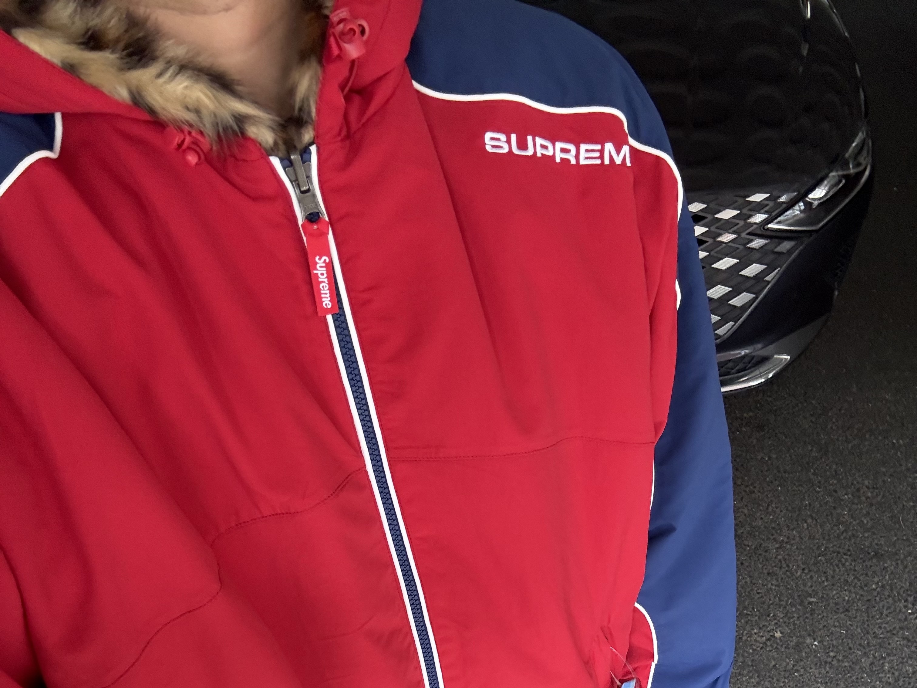 Supreme Faux Fur Reversible Hooded Track Jacket Red - 25SS, Supreme x Transformers G1 Optimus Prime Figure Red - 25SS (Korean Ver.) 착용 스타일 - 3