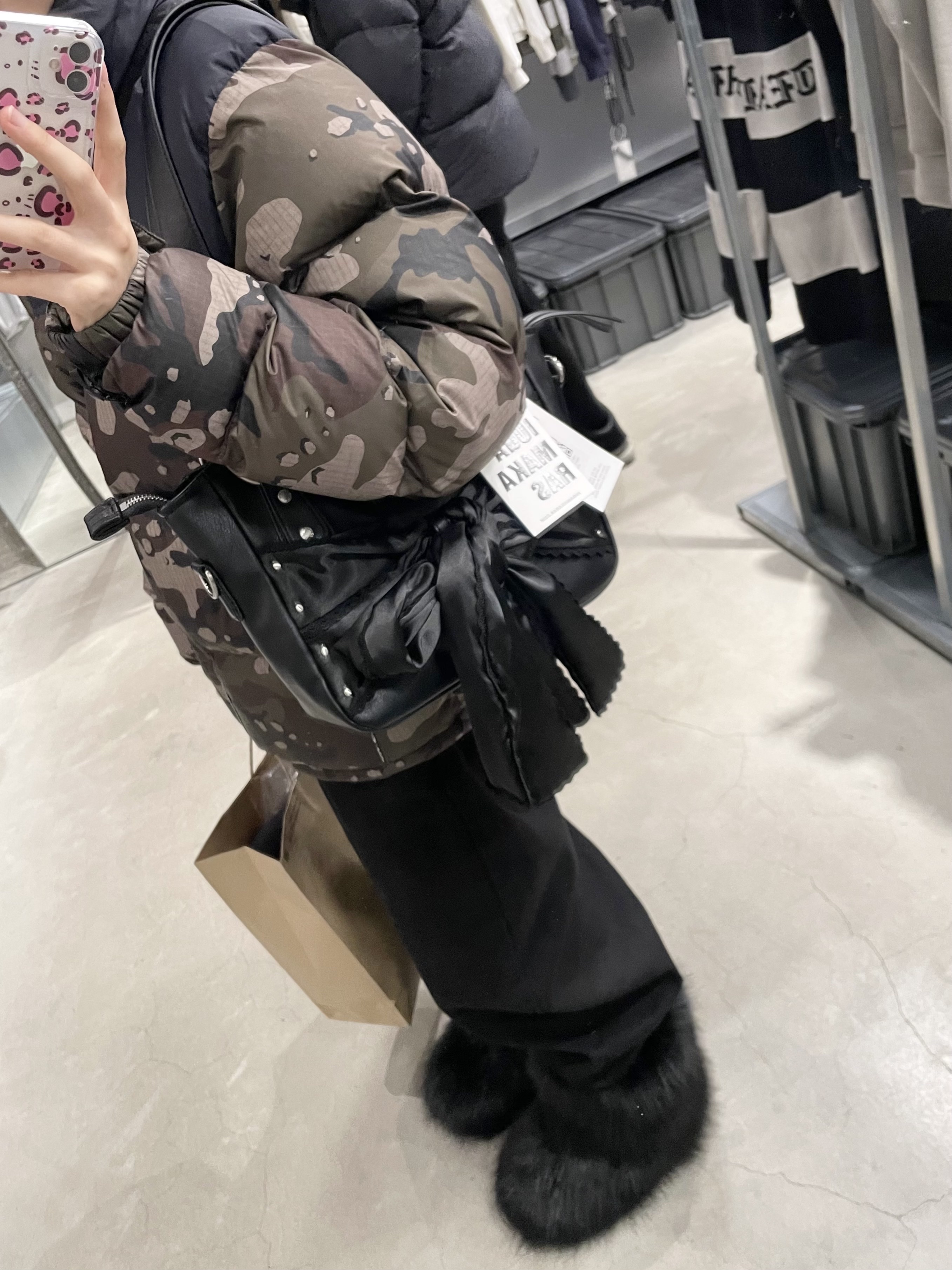 The North Face 1996 Novelty Nuptse Jacket Woodland Camo 착용 스타일