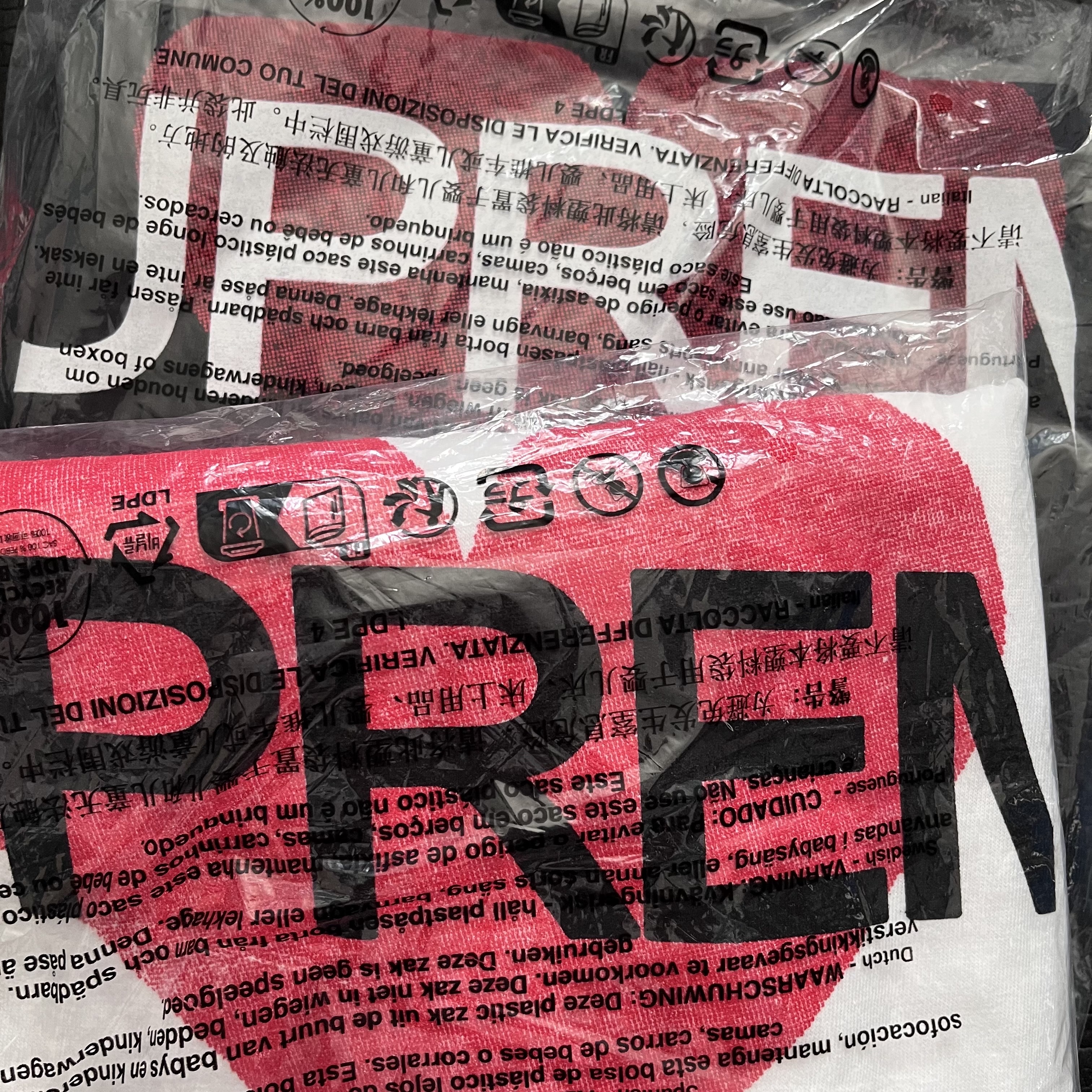 Supreme Announcing T-Shirt White - 25SS, Supreme Announcing T-Shirt Black - 25SS 착용 스타일