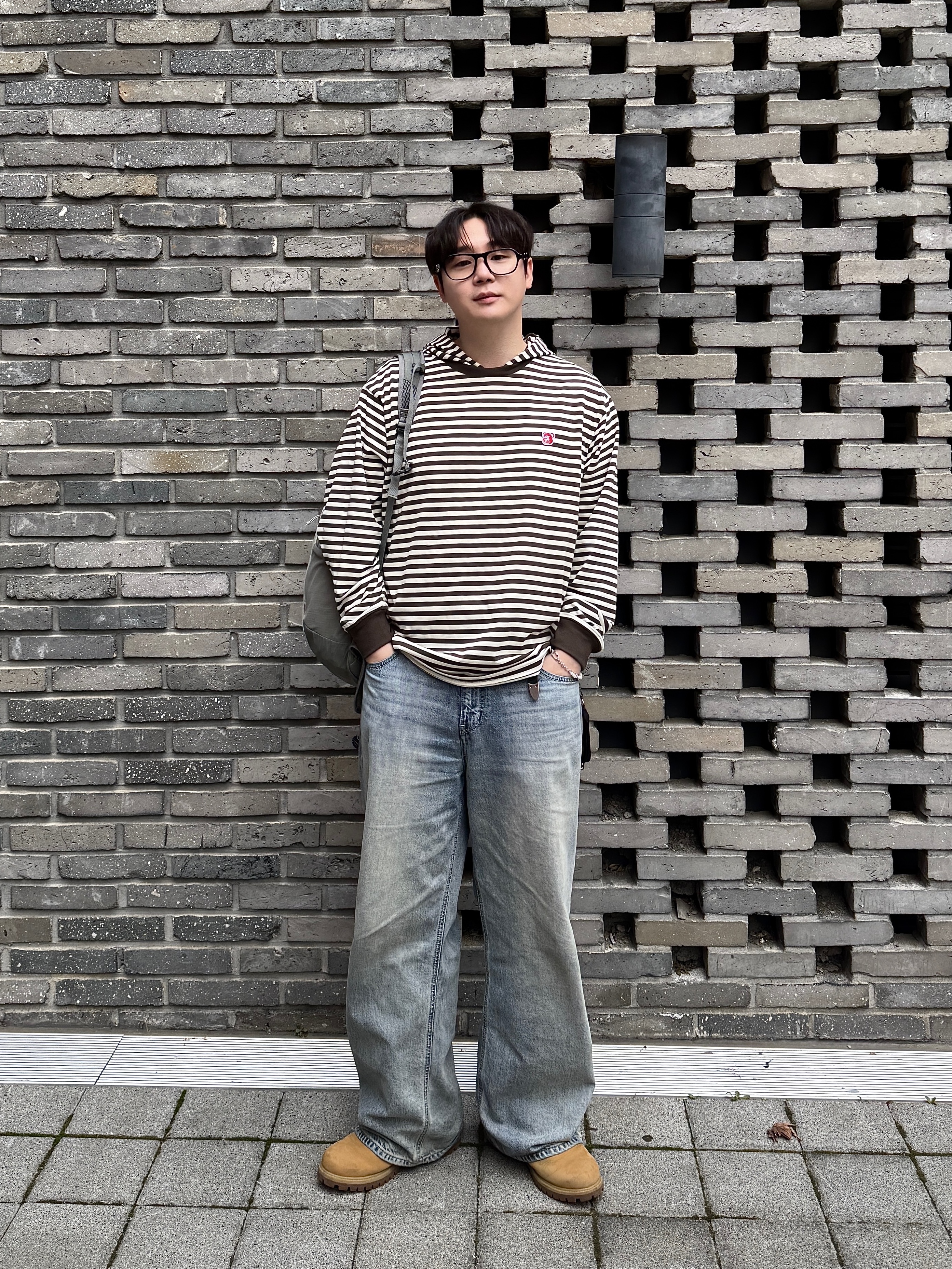 Gentle Monster x Maison Margiela MM113 Black Clear, Salomon Trailblazer 20 Wrought Iron Sedona Sage 착용 스타일 - 2