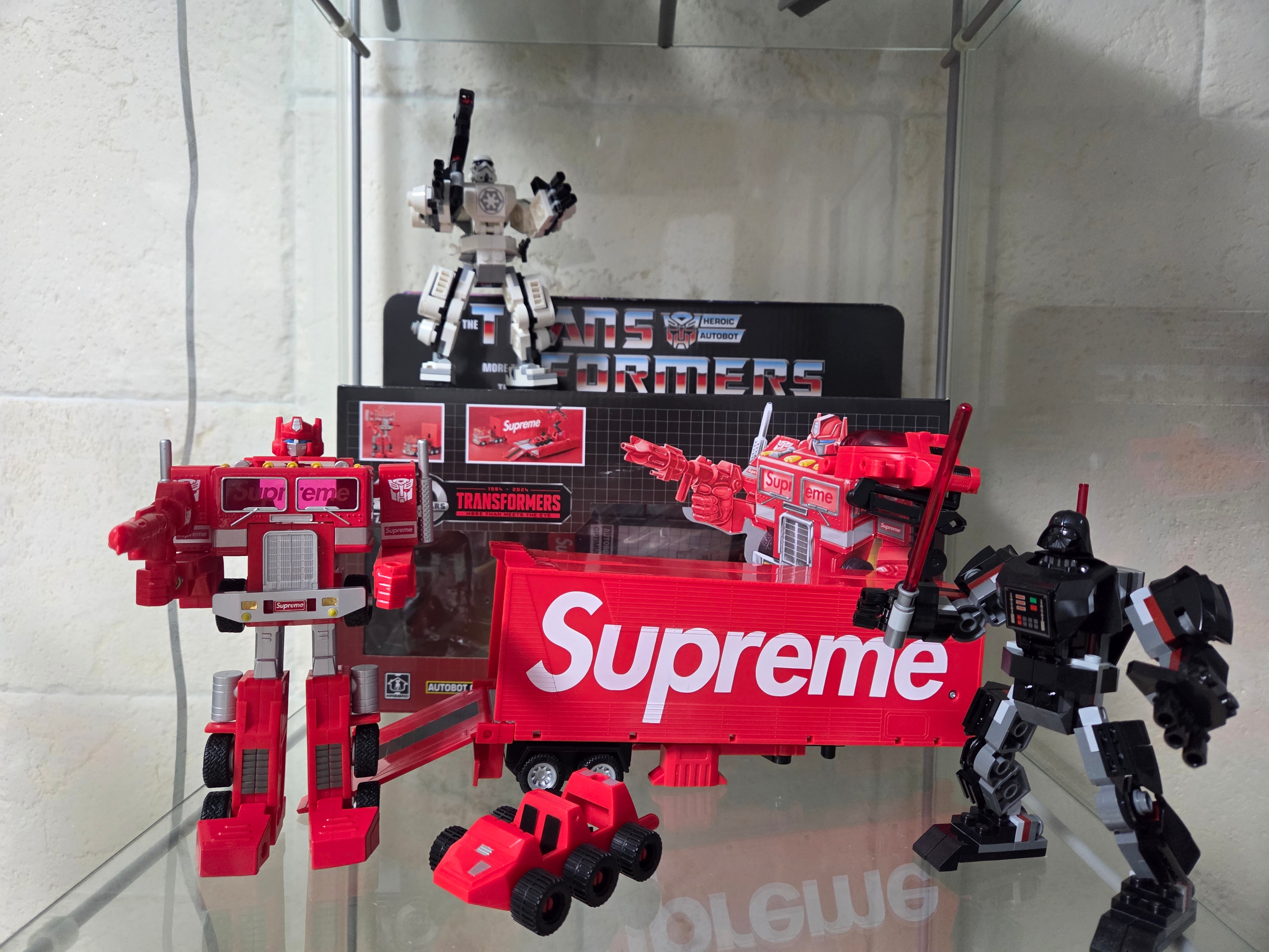 Supreme x Transformers G1 Optimus Prime Figure Red - 25SS (Korean Ver.) 착용 스타일 - 3