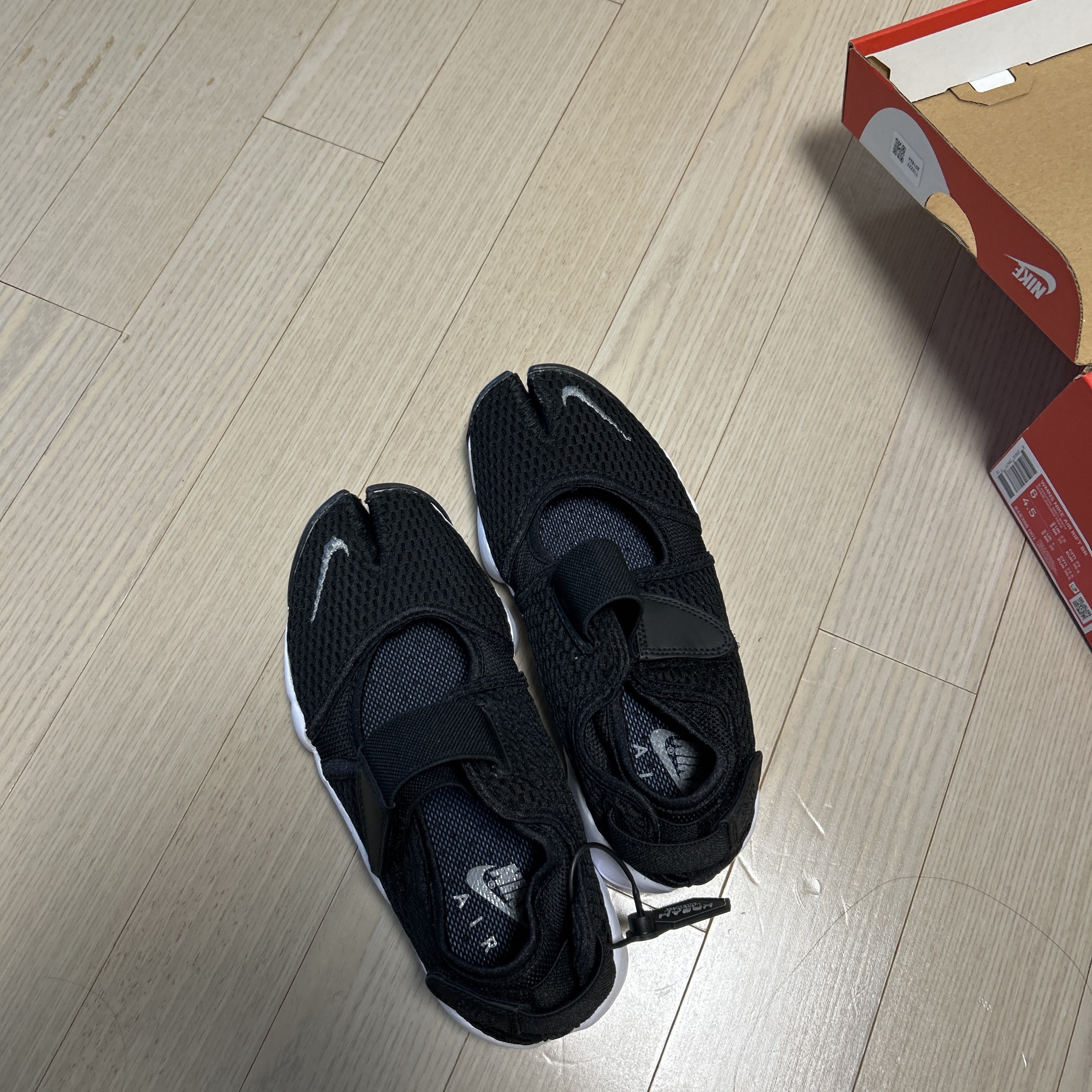 (W) Nike Air Rift Breathe Black 착용 스타일