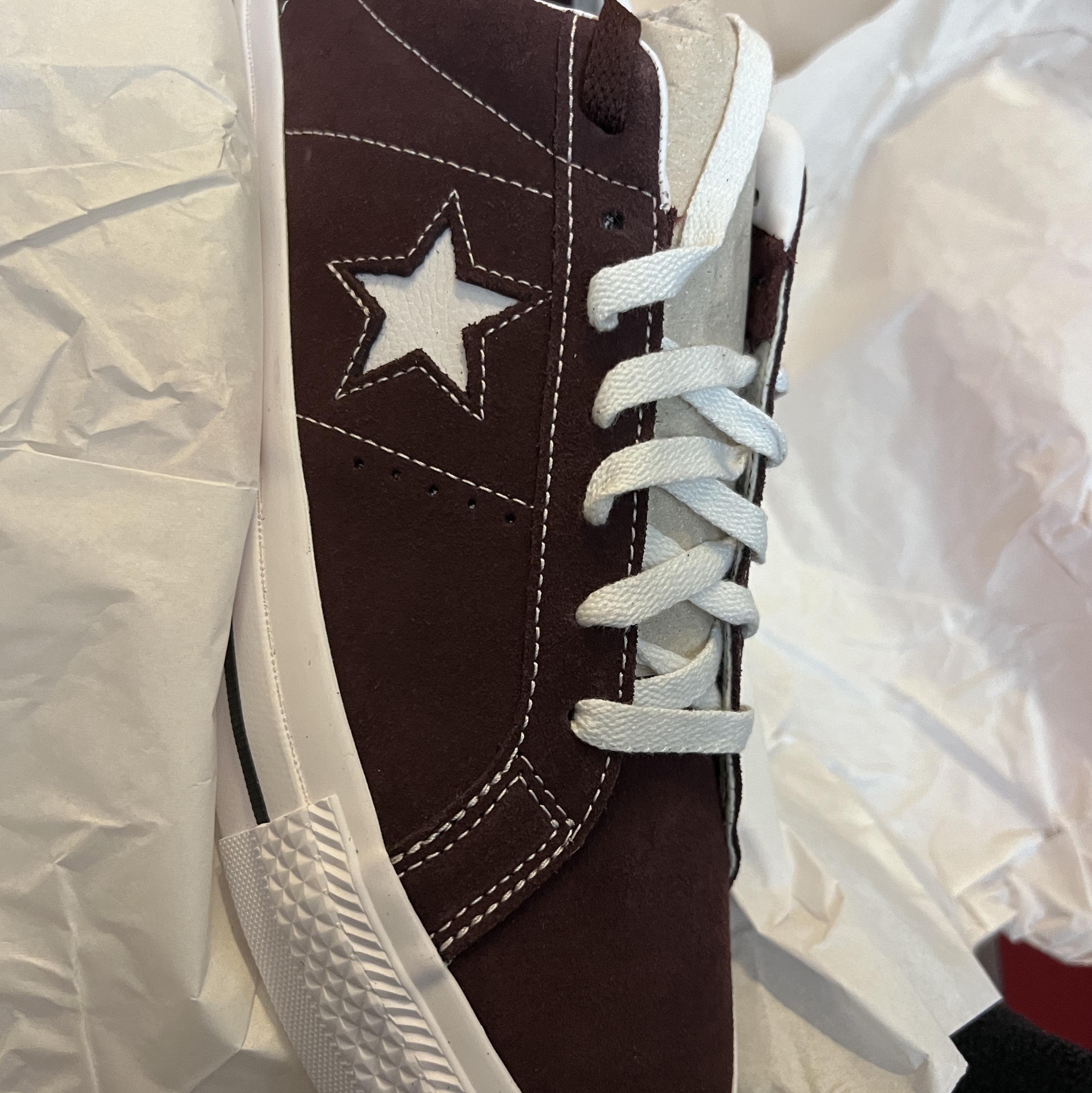Converse One Star Pro Suede Blood Stone, moif x inapsquare Work Hard H/S Tee Olive 착용 스타일 - 1