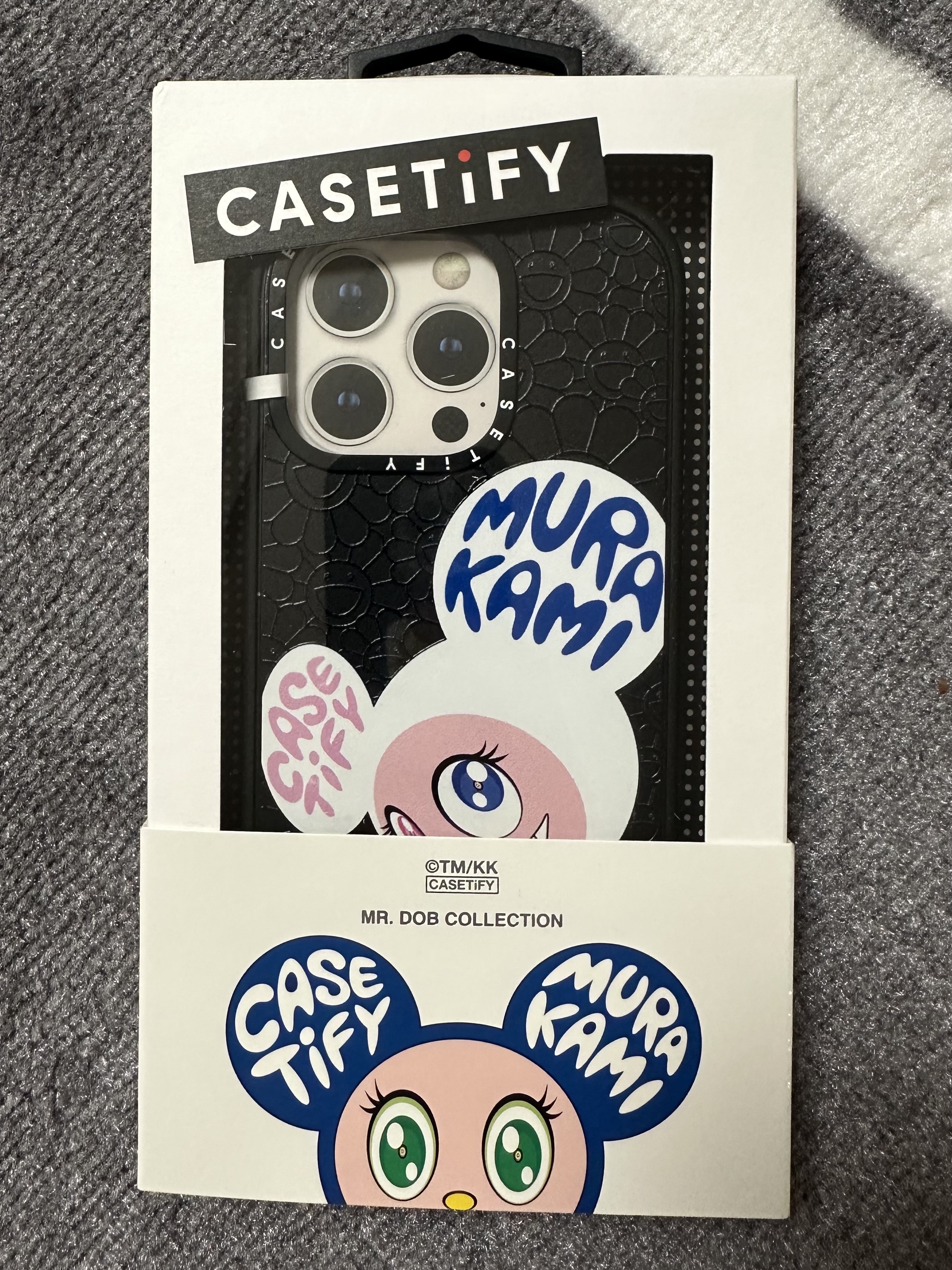 Casetify x Murakami Takashi iPhone Dob, and Then White Magsafe Compatible Impact Case Matte Black 착용 스타일