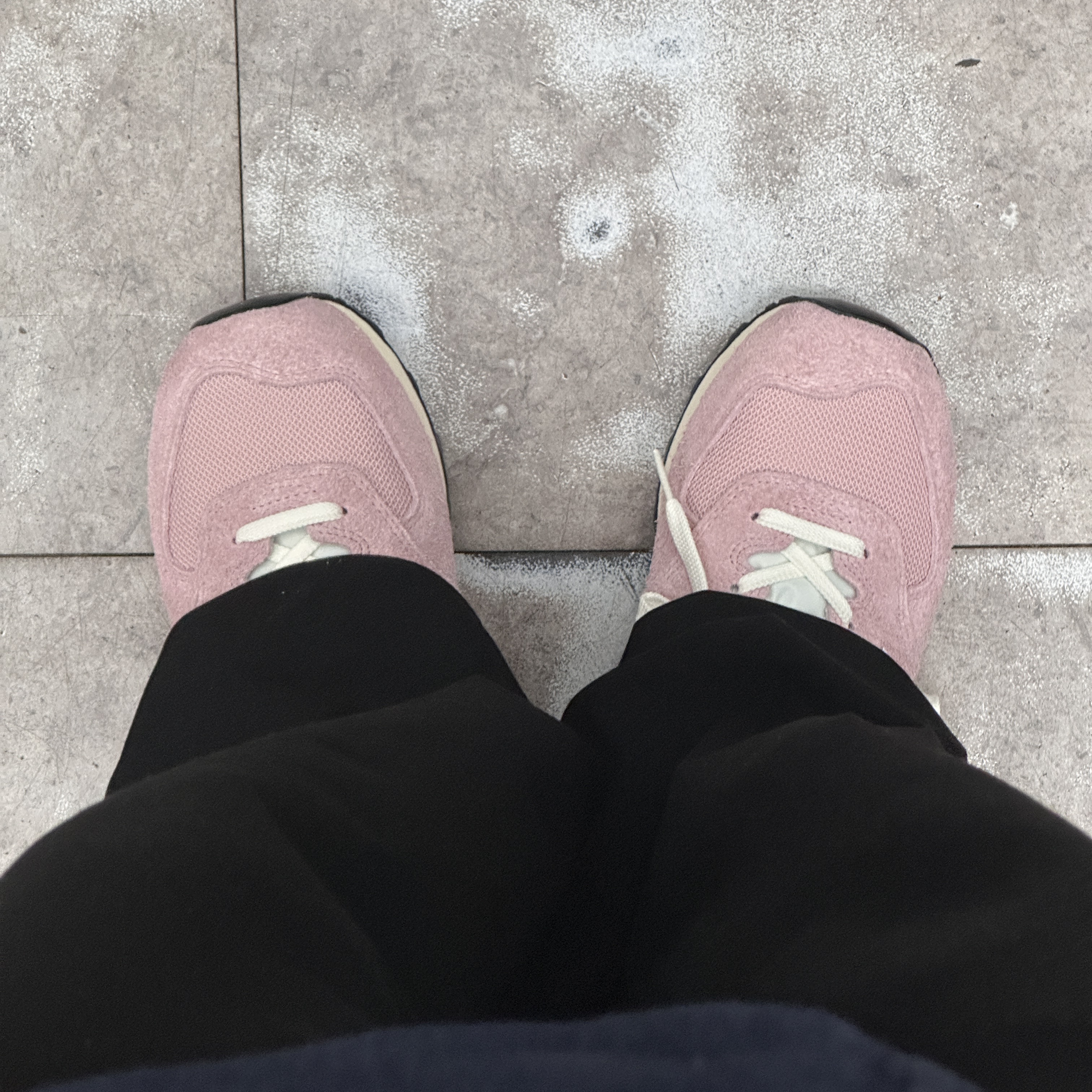 New Balance 574 Heritage Mellow Pink 착용 스타일