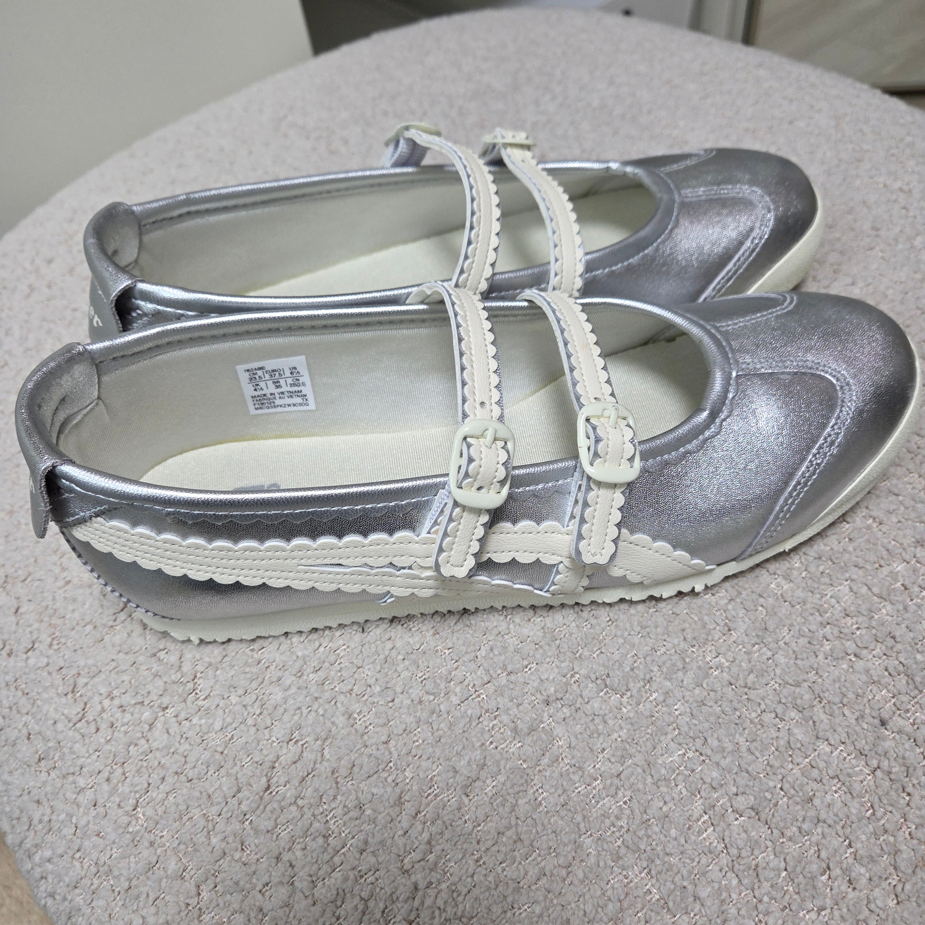 (W) Onitsuka Tiger Mexico 66 TGRS Silver Cream 착용 스타일