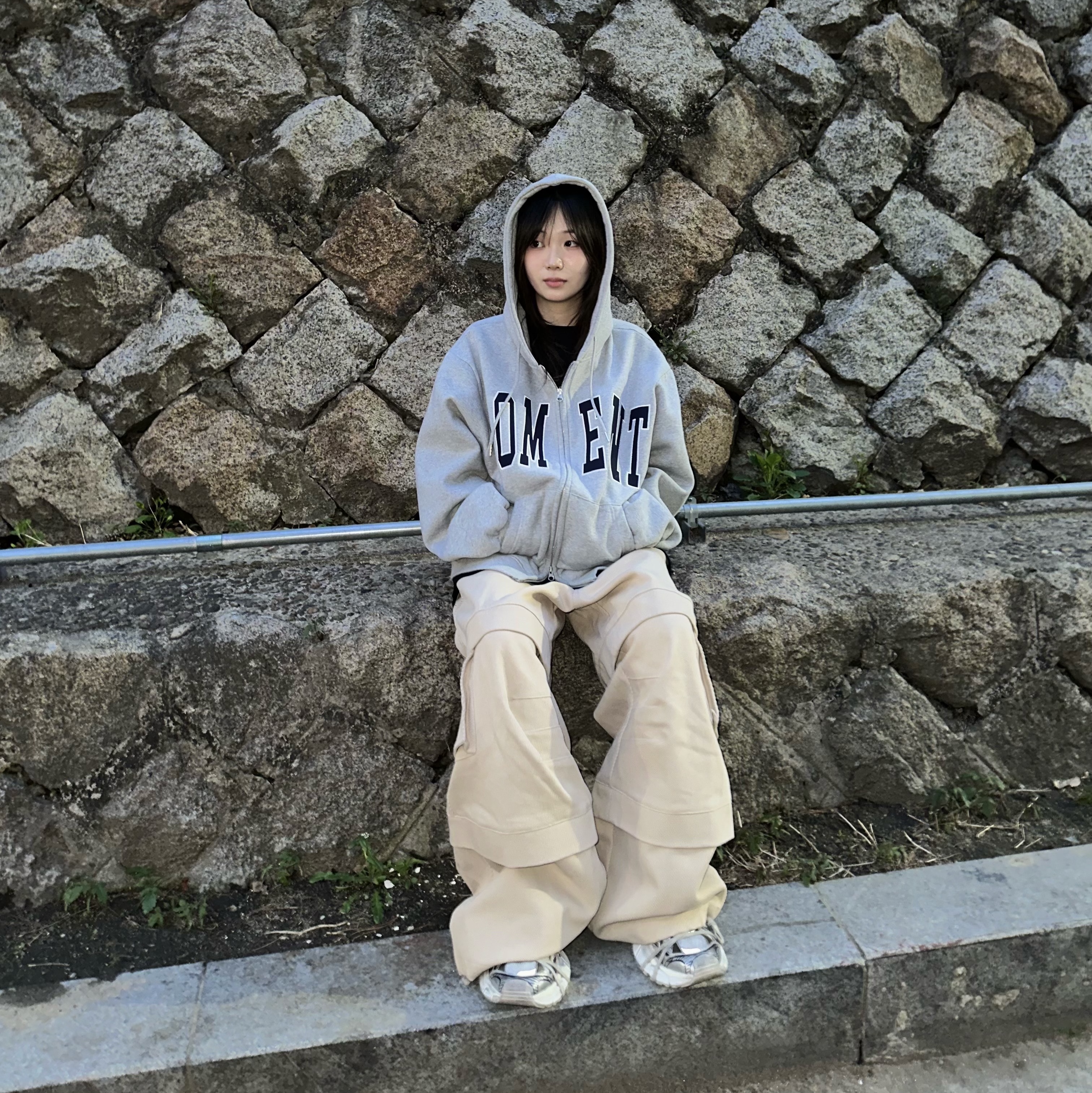 Balenciaga 3XL Sneakers Light Beige 착용 스타일 - 2