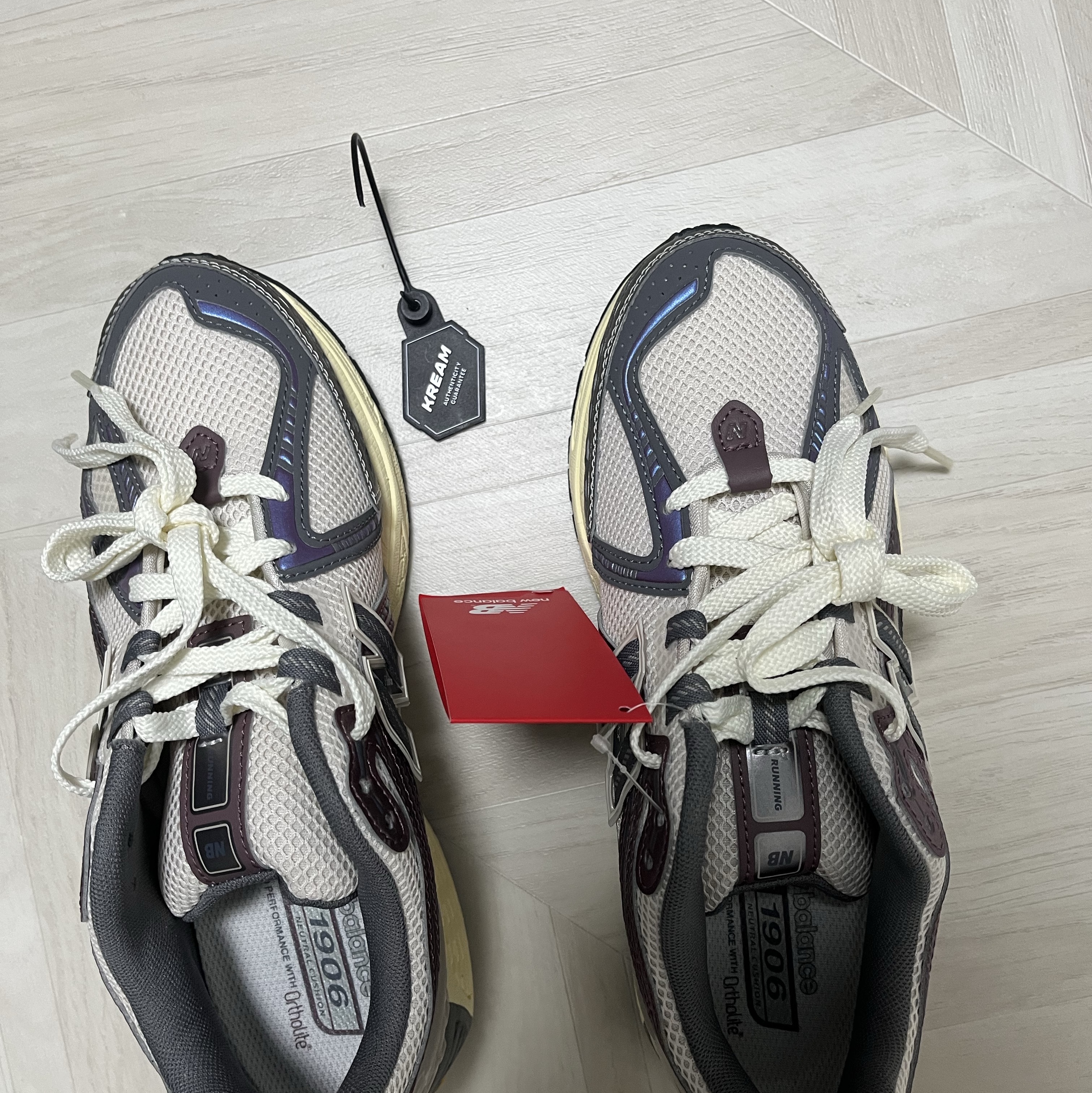New Balance 1906R Licorice 착용 스타일