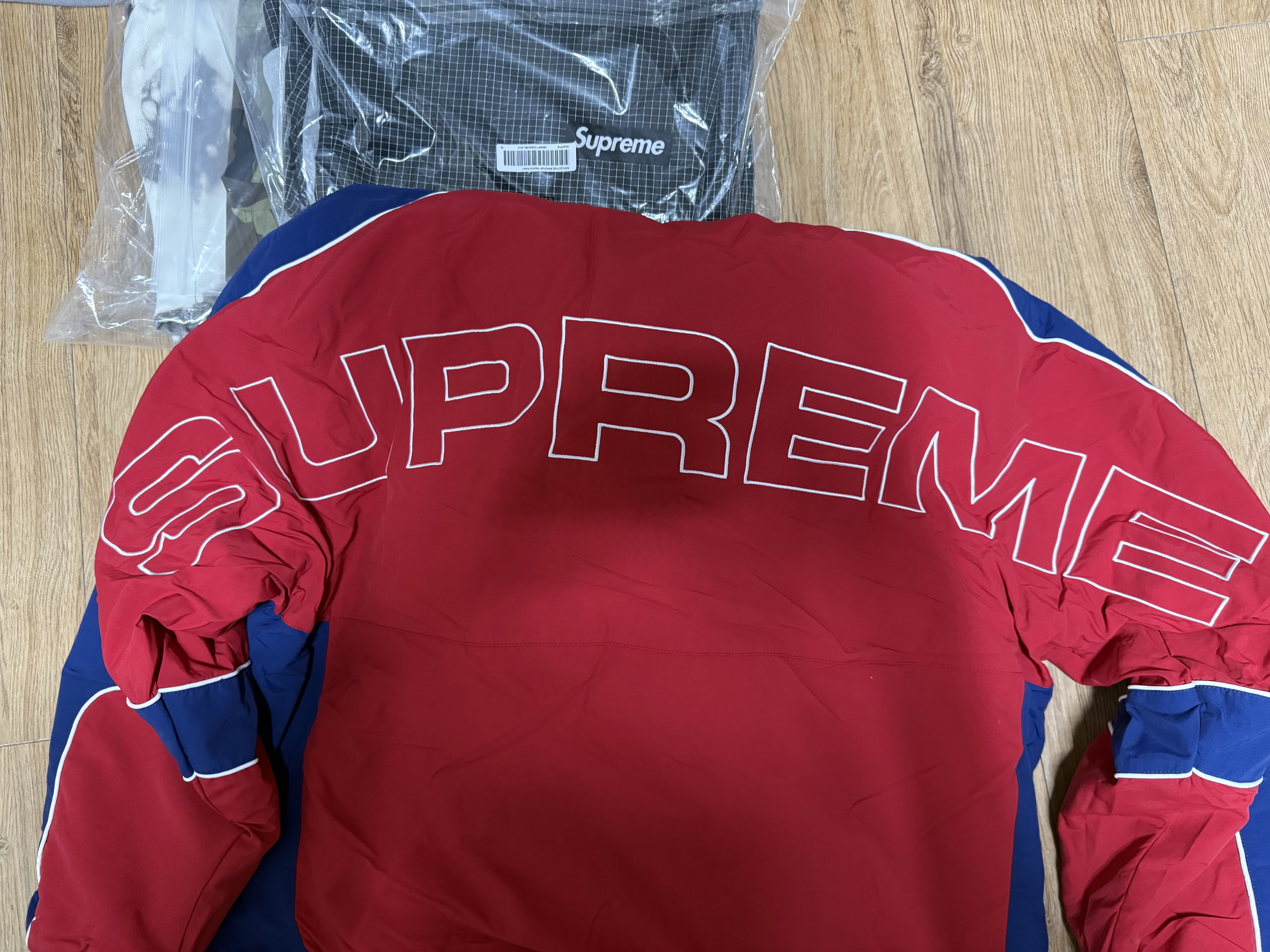 Supreme Faux Fur Reversible Hooded Track Jacket Red - 25SS, Supreme x Transformers G1 Optimus Prime Figure Red - 25SS (Korean Ver.) 착용 스타일 - 2