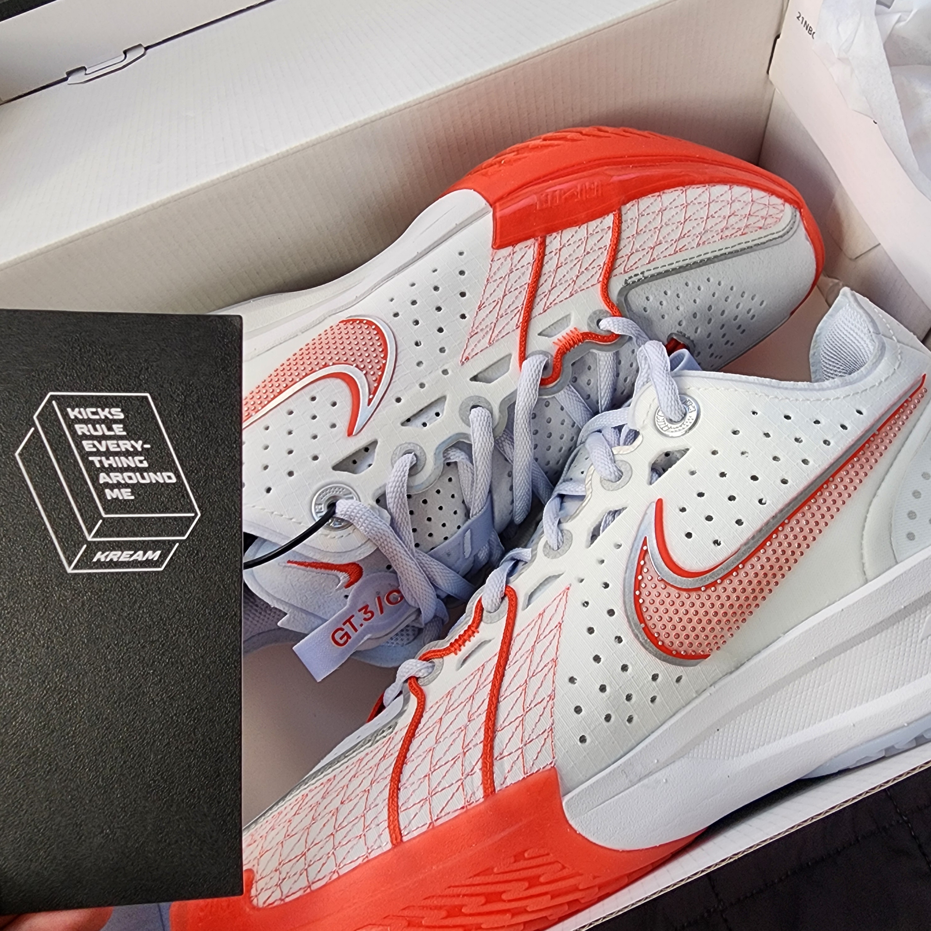Nike Air Zoom GT Cut 3 EP Summit White Picante Red 착용 스타일