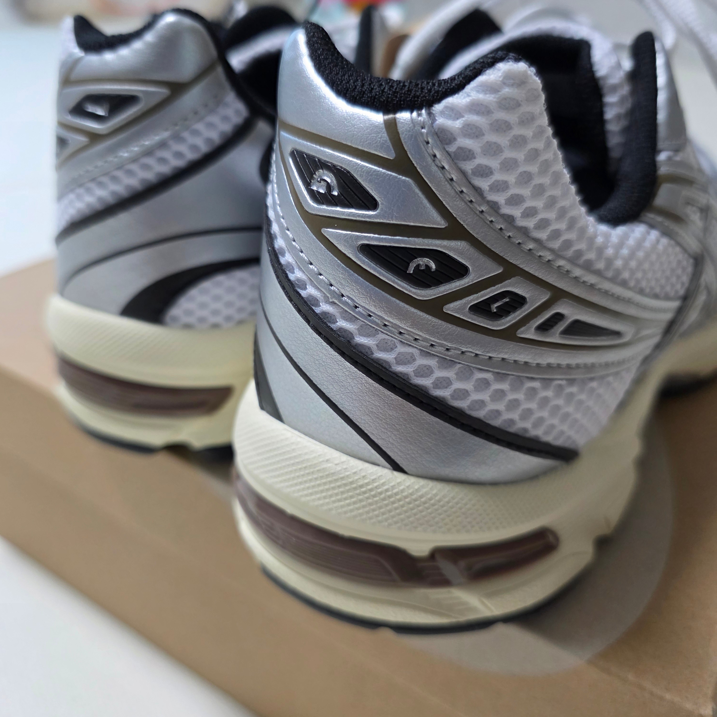 Asics Gel-1130 White Clay Canyon 착용 스타일 - 4