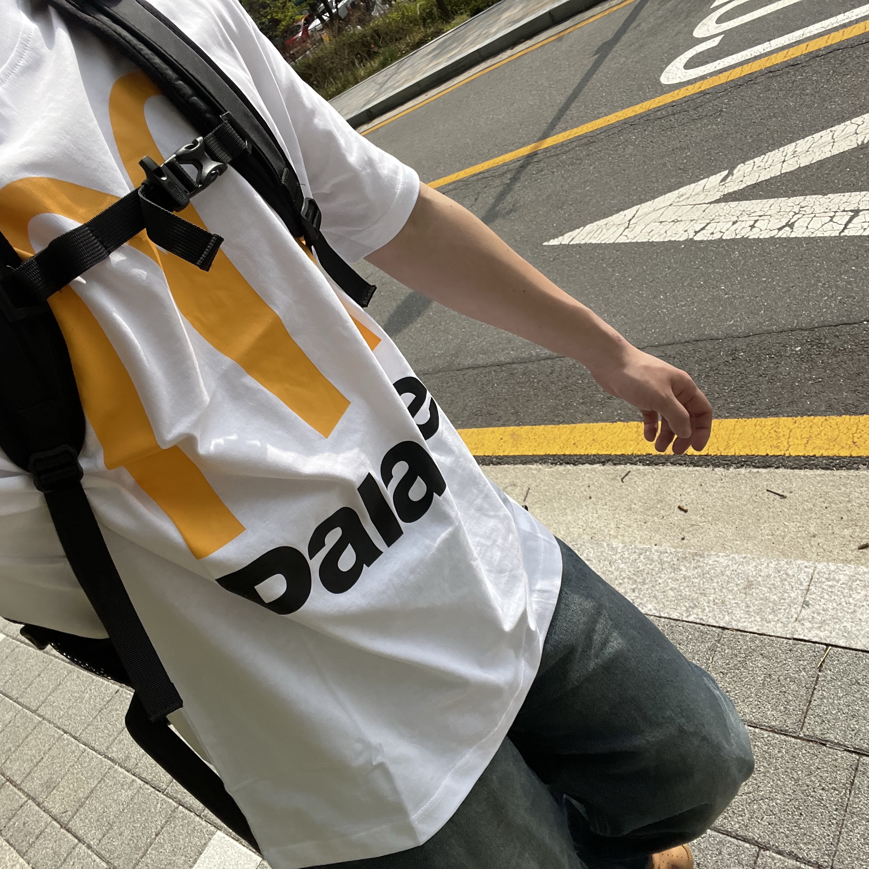 Palace x McDonald's Logo T-Shirt White - 23FW 착용 스타일
