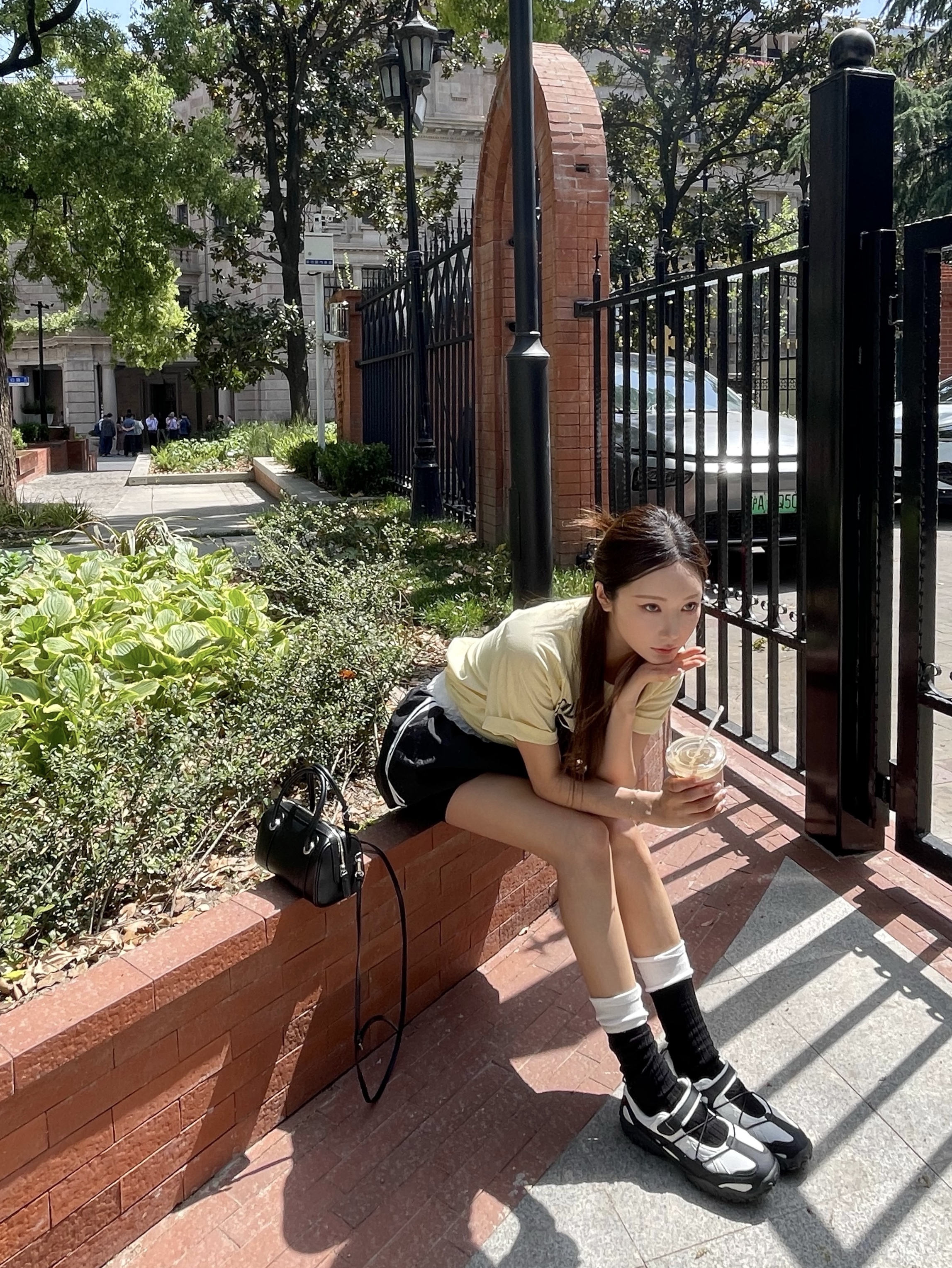 [6% 적립] FILA Echappe Velcro Maryjane Black 착용 스타일 - 2