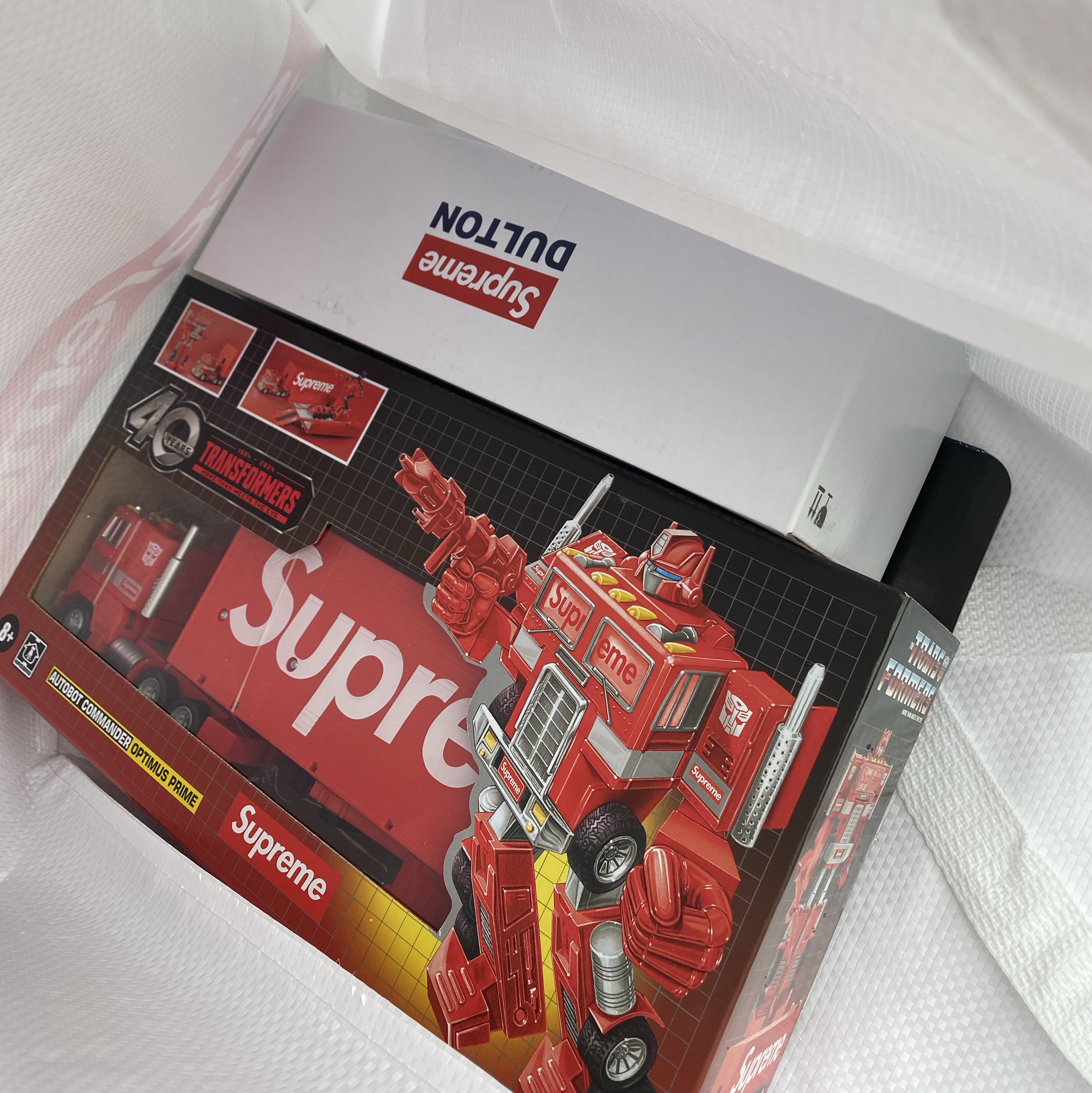 Supreme x Transformers G1 Optimus Prime Figure Red - 25SS, Supreme Mini Planters Multicolor (Set of 3) - 25SS 착용 스타일 - 2