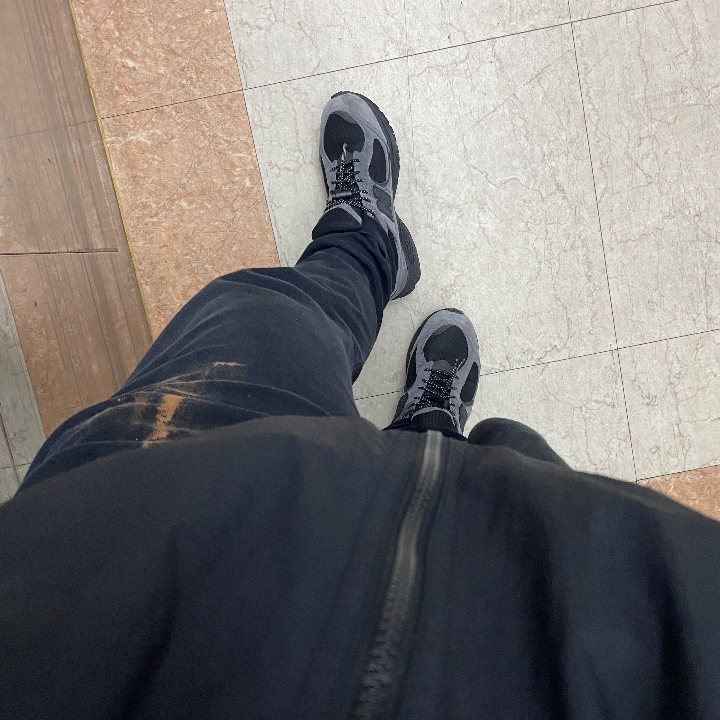 New Balance x JJJJound 2002R Gore-Tex Charcoal 착용 스타일