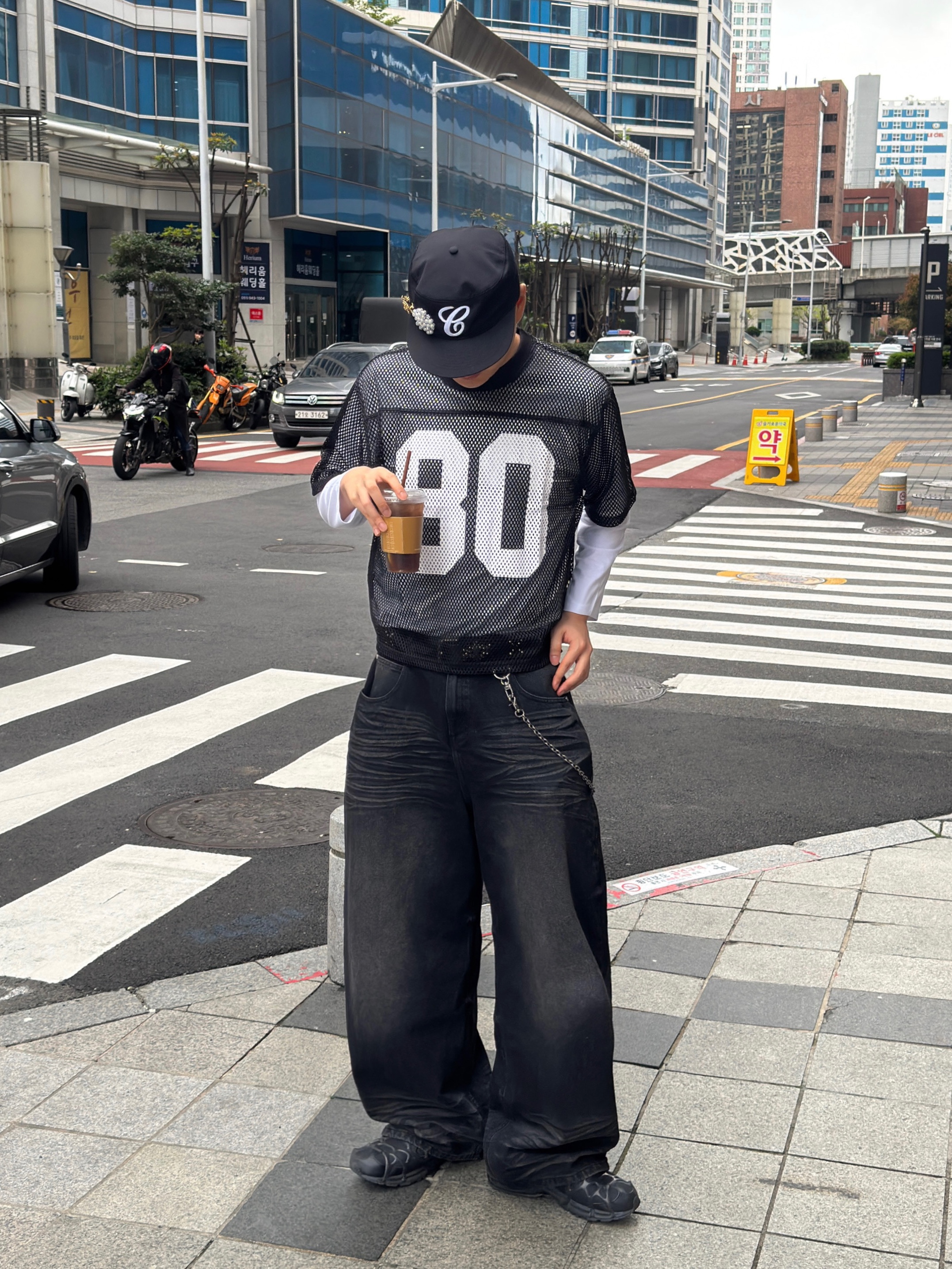 Nike Air Kukini Triple Black, Stussy Team Jersey 80 Black 착용 스타일 - 1