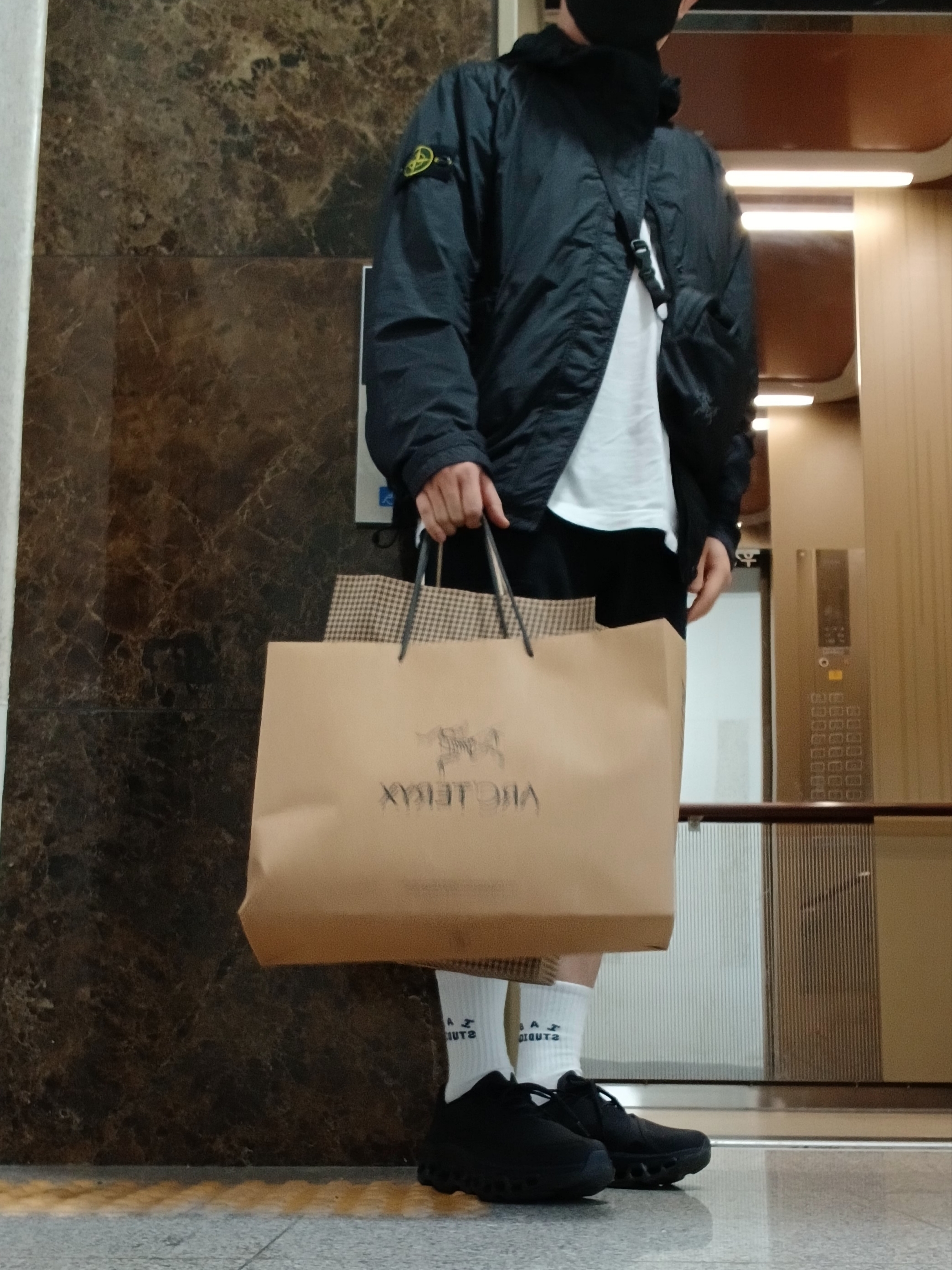 Supreme x The North Face Split 6-Panel Black - 24SS, Stone Island S0A23 Crinkle Reps R-NY Wind Resistant Anti-Drop Hooded Jacket - 25SS 착용 스타일 - 3